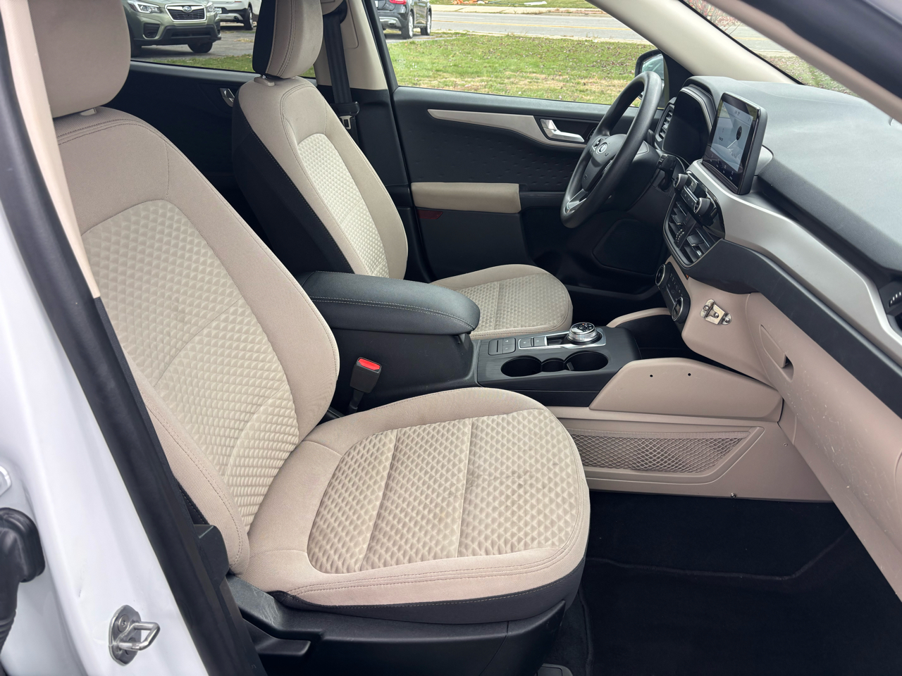 2020 Ford Escape SE photo 3