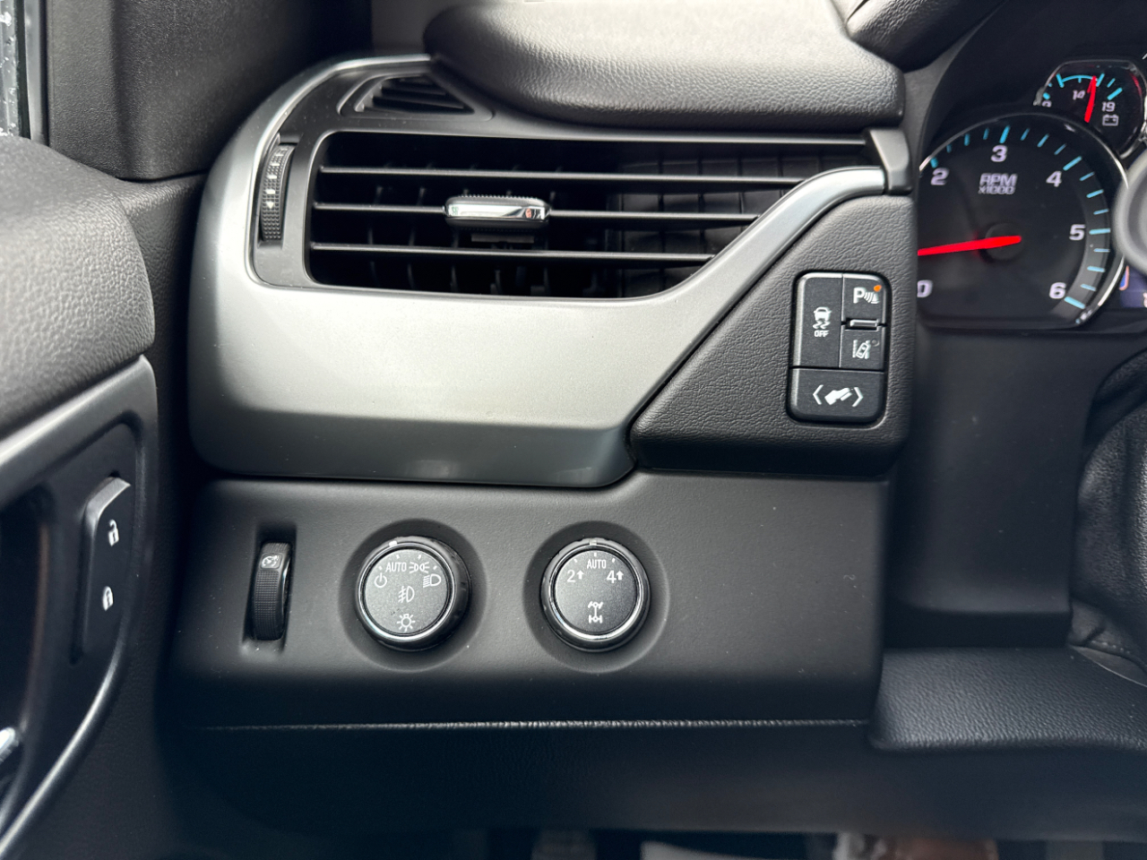 Chevrolet Tahoe 4WD 4dr LTZ 2015