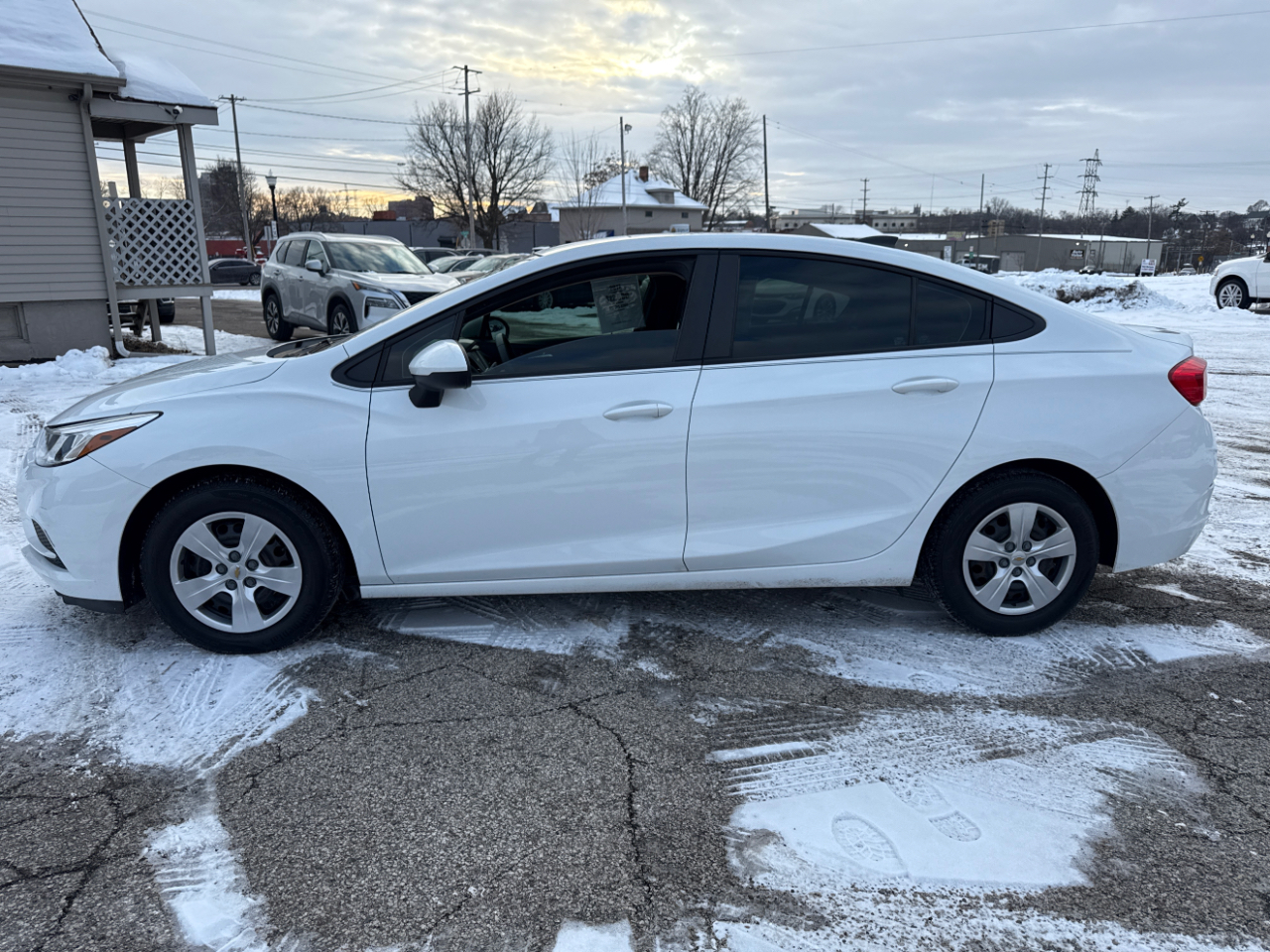 2017 Chevrolet Cruze LS photo 2