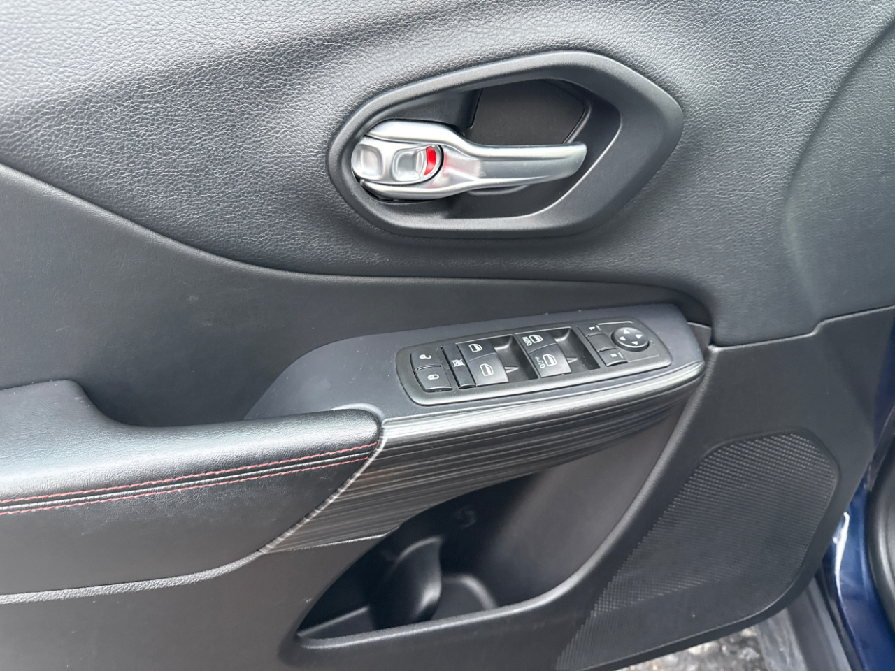 Jeep Cherokee 4WD 4dr Trailhawk 2015