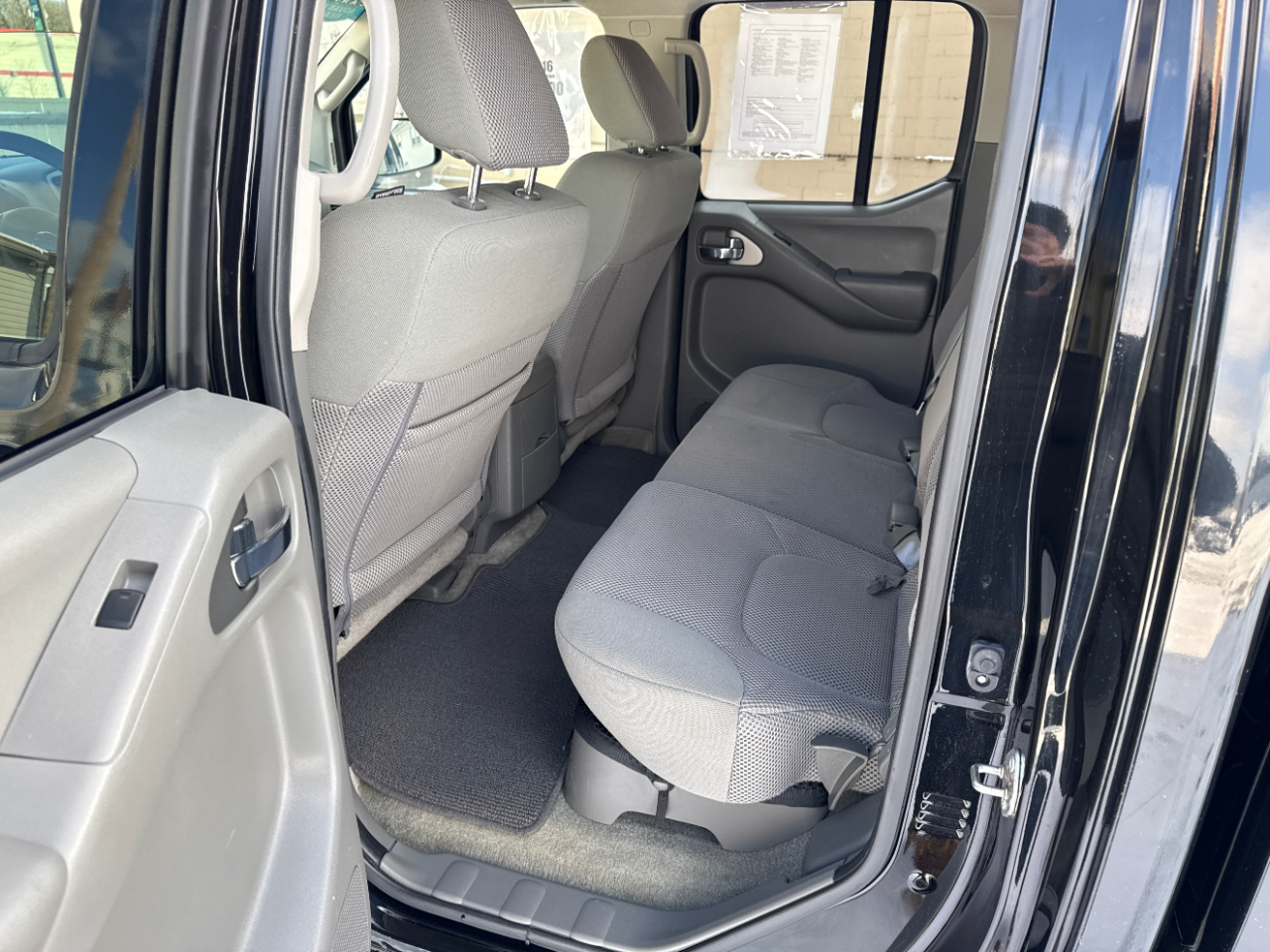 Nissan Frontier 4WD Crew Cab LWB Auto SV 2016