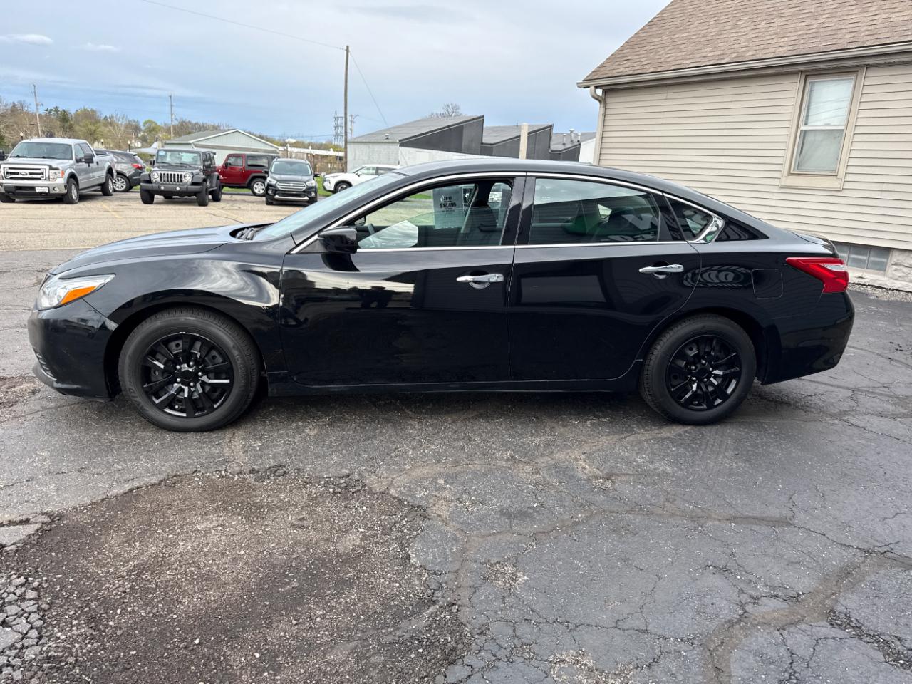 Nissan Altima 4dr Sdn I4 2.5 2016