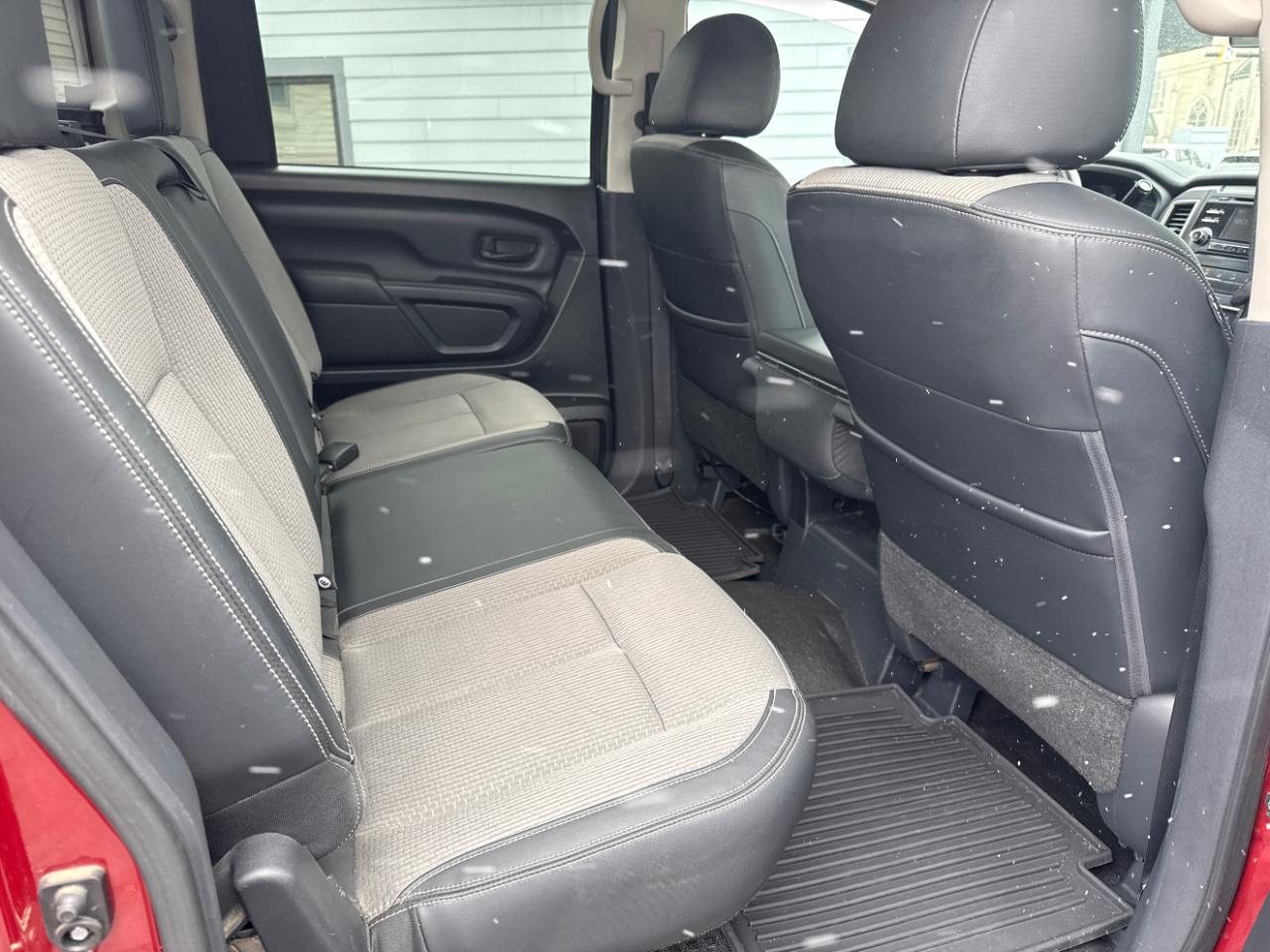 Nissan Titan 4x4 Crew Cab S 2017