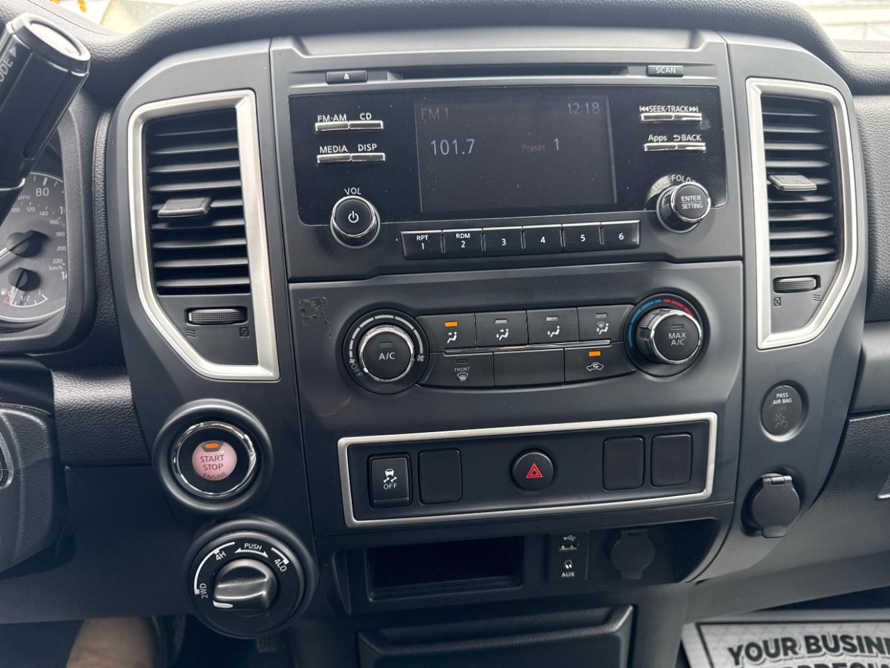 Nissan Titan 4x4 Crew Cab S 2017