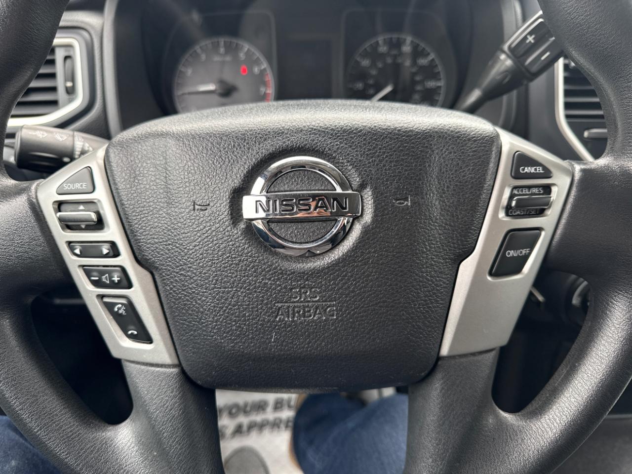 Nissan Titan 4x4 Crew Cab S 2017