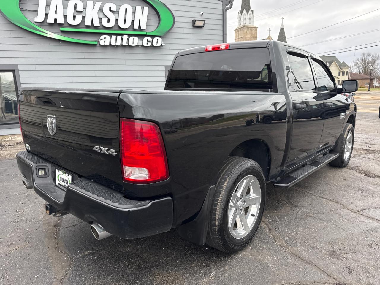 RAM 1500 4WD Crew Cab 140.5" Express *Ltd Avail* 2017