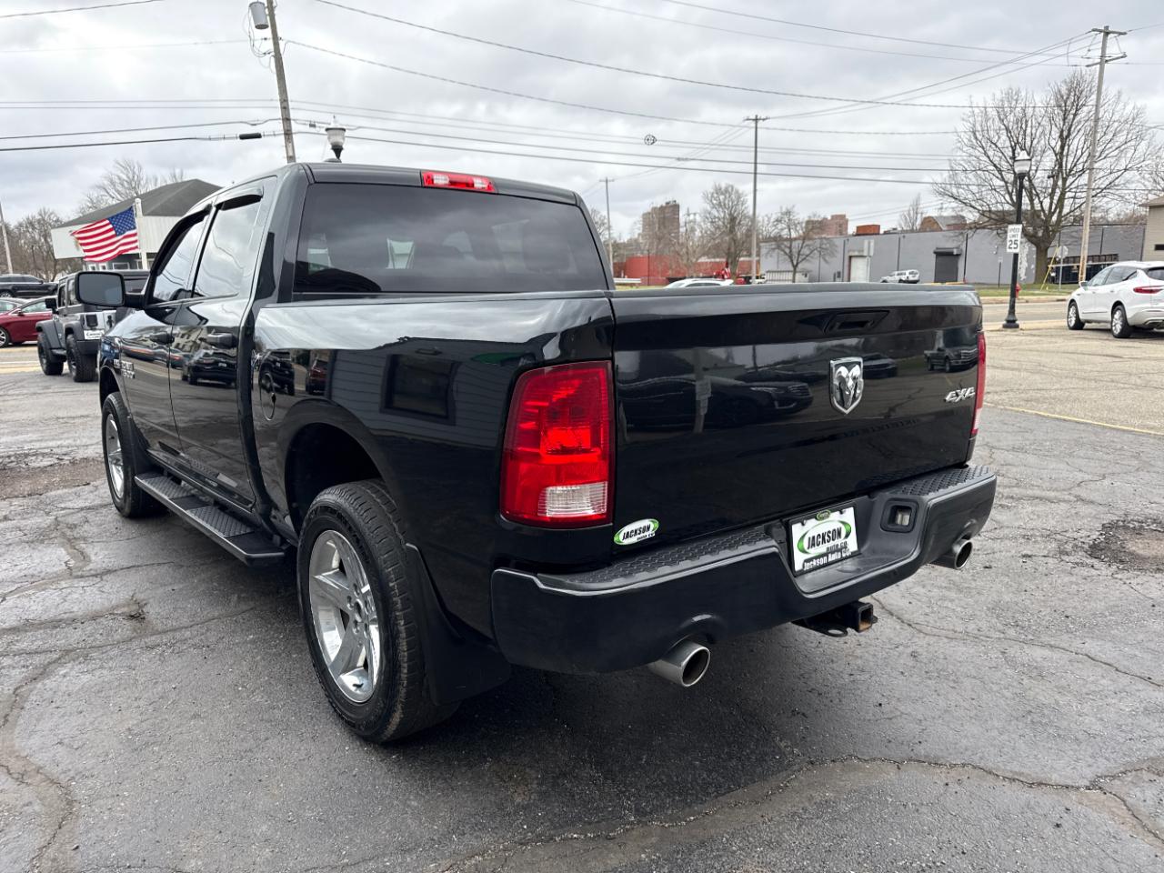 RAM 1500 4WD Crew Cab 140.5" Express *Ltd Avail* 2017