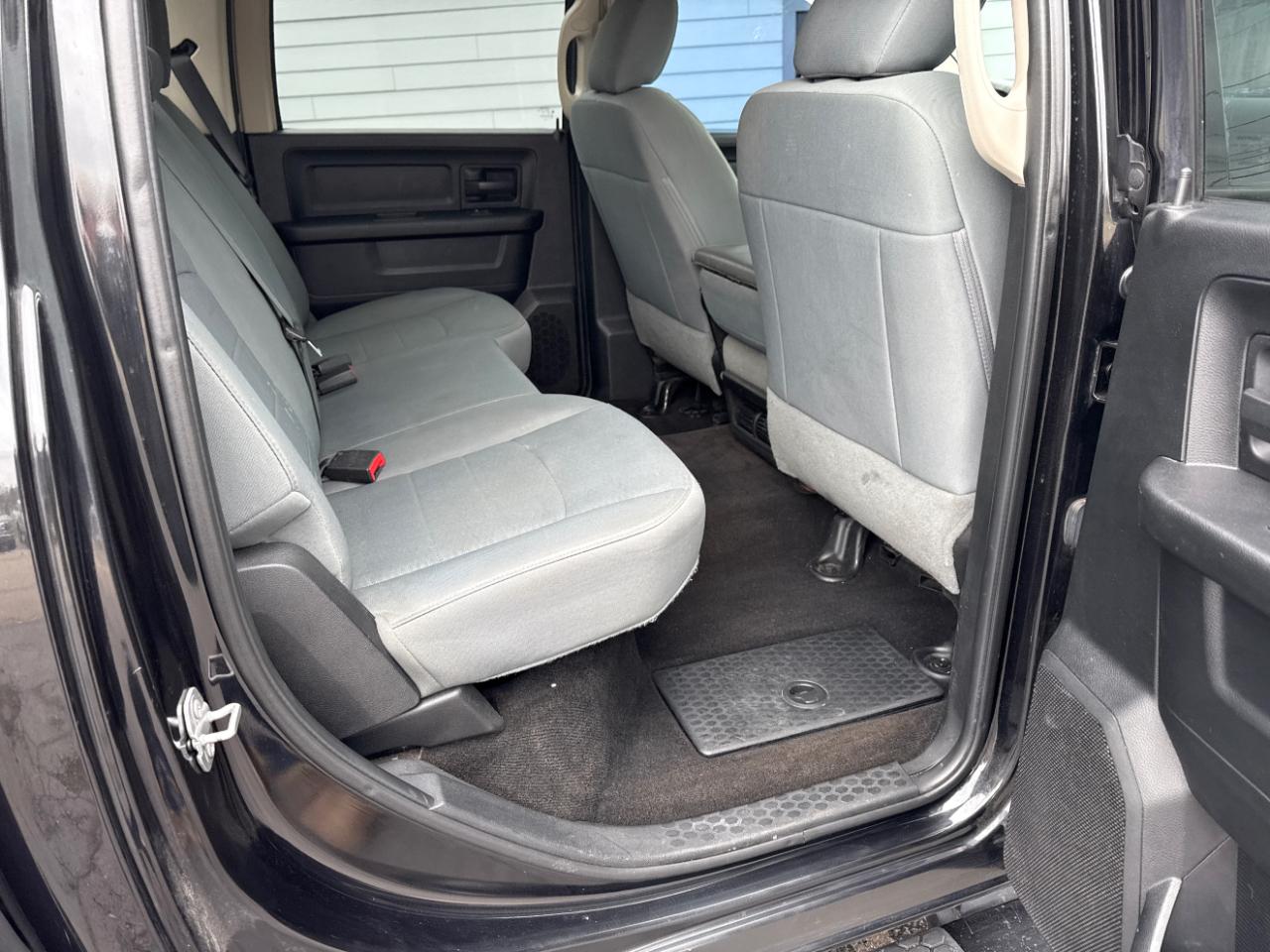 RAM 1500 4WD Crew Cab 140.5" Express *Ltd Avail* 2017