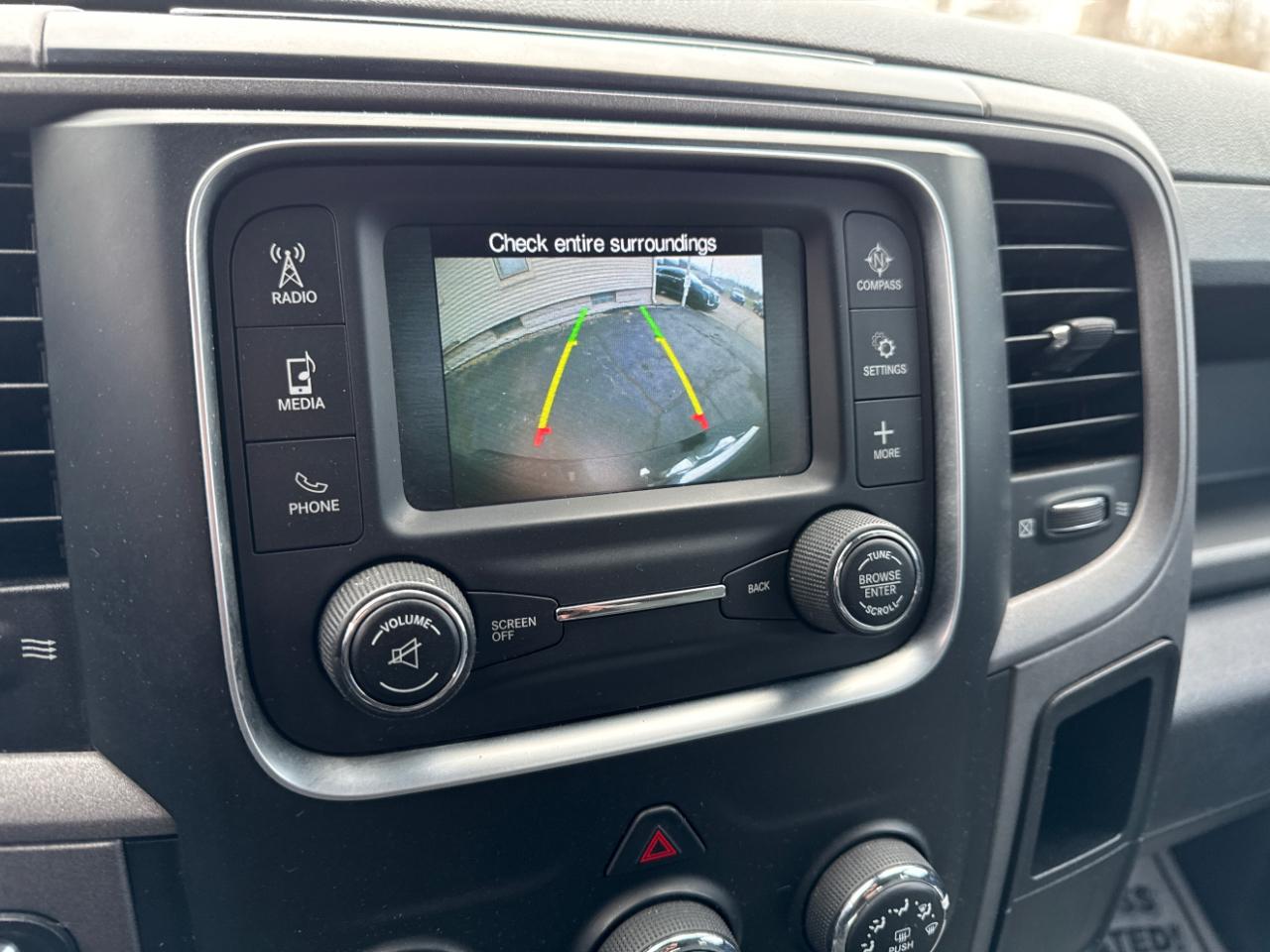 RAM 1500 4WD Crew Cab 140.5" Express *Ltd Avail* 2017