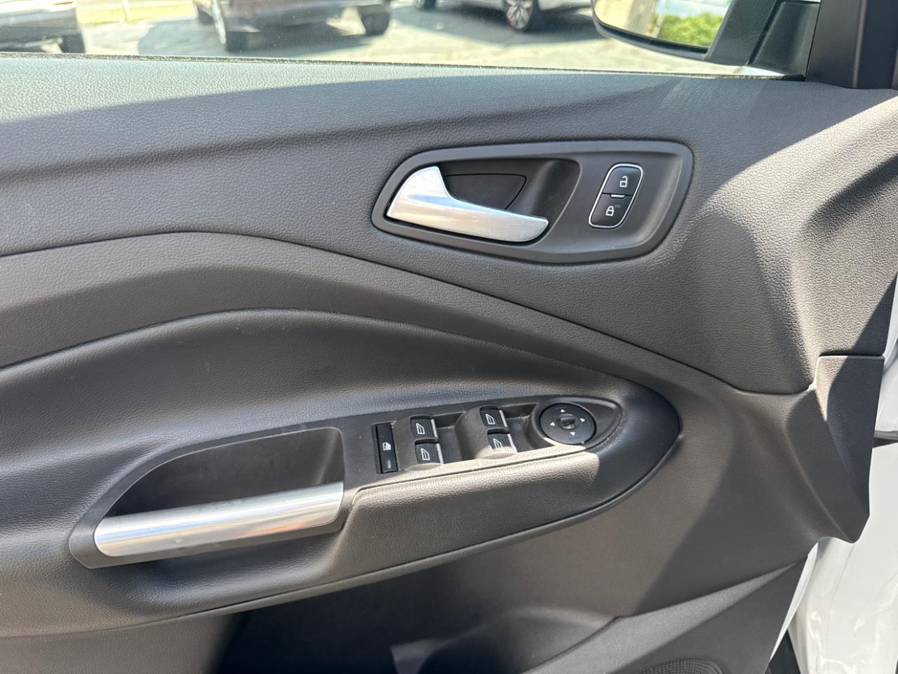 2019 Ford Escape SE - Photo 14