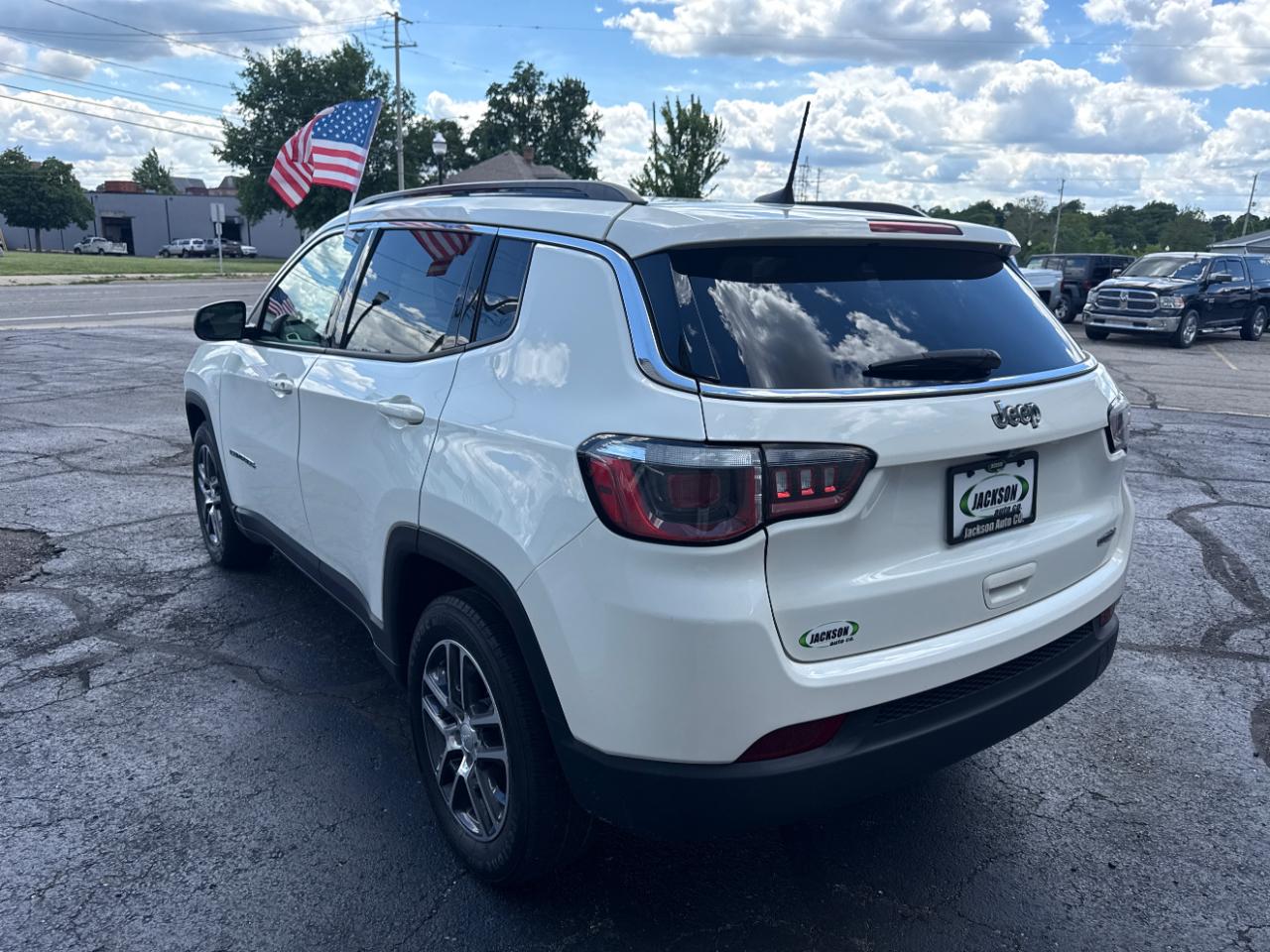 Jeep Compass Latitude w/Sun/Wheel Pkg FWD 2019