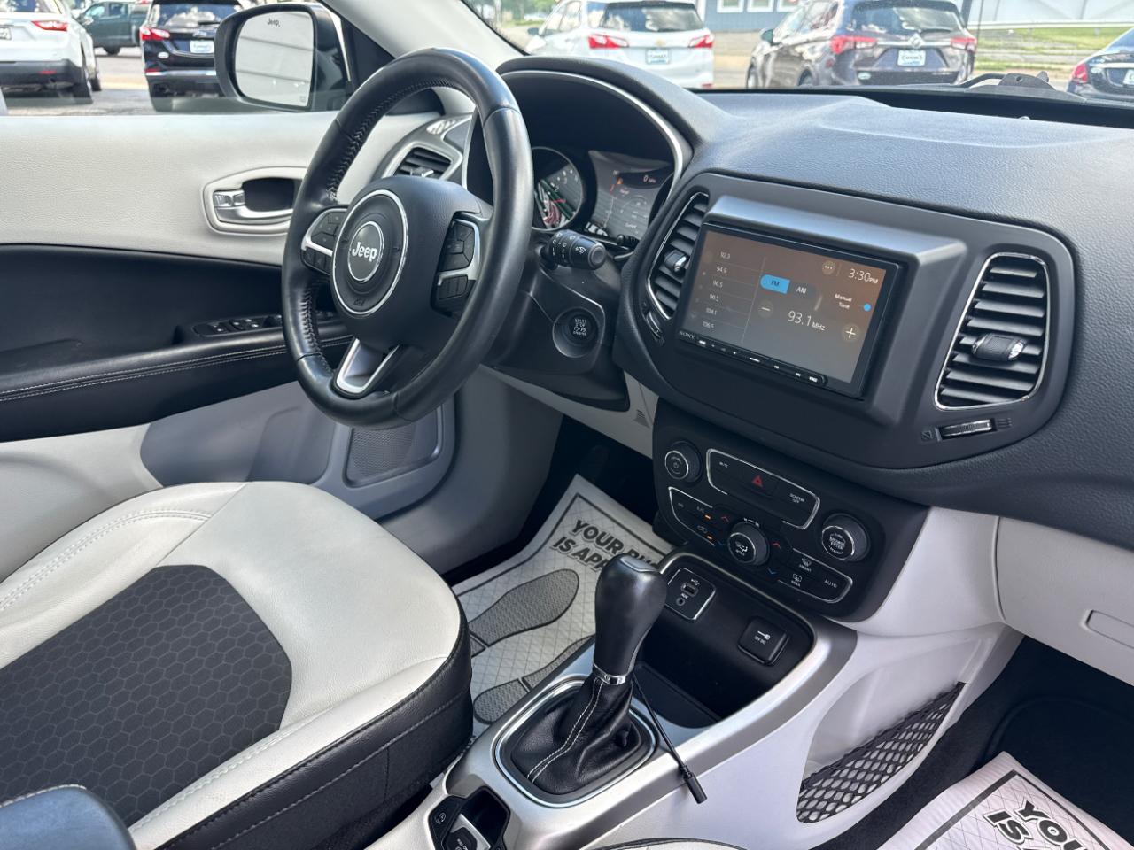 Jeep Compass Latitude w/Sun/Wheel Pkg FWD 2019