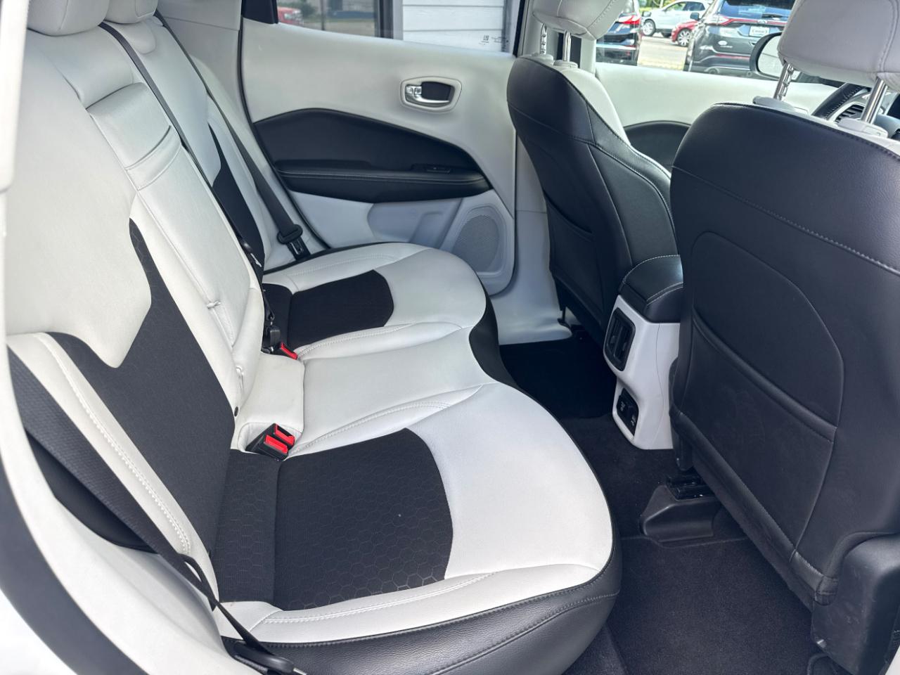 Jeep Compass Latitude w/Sun/Wheel Pkg FWD 2019