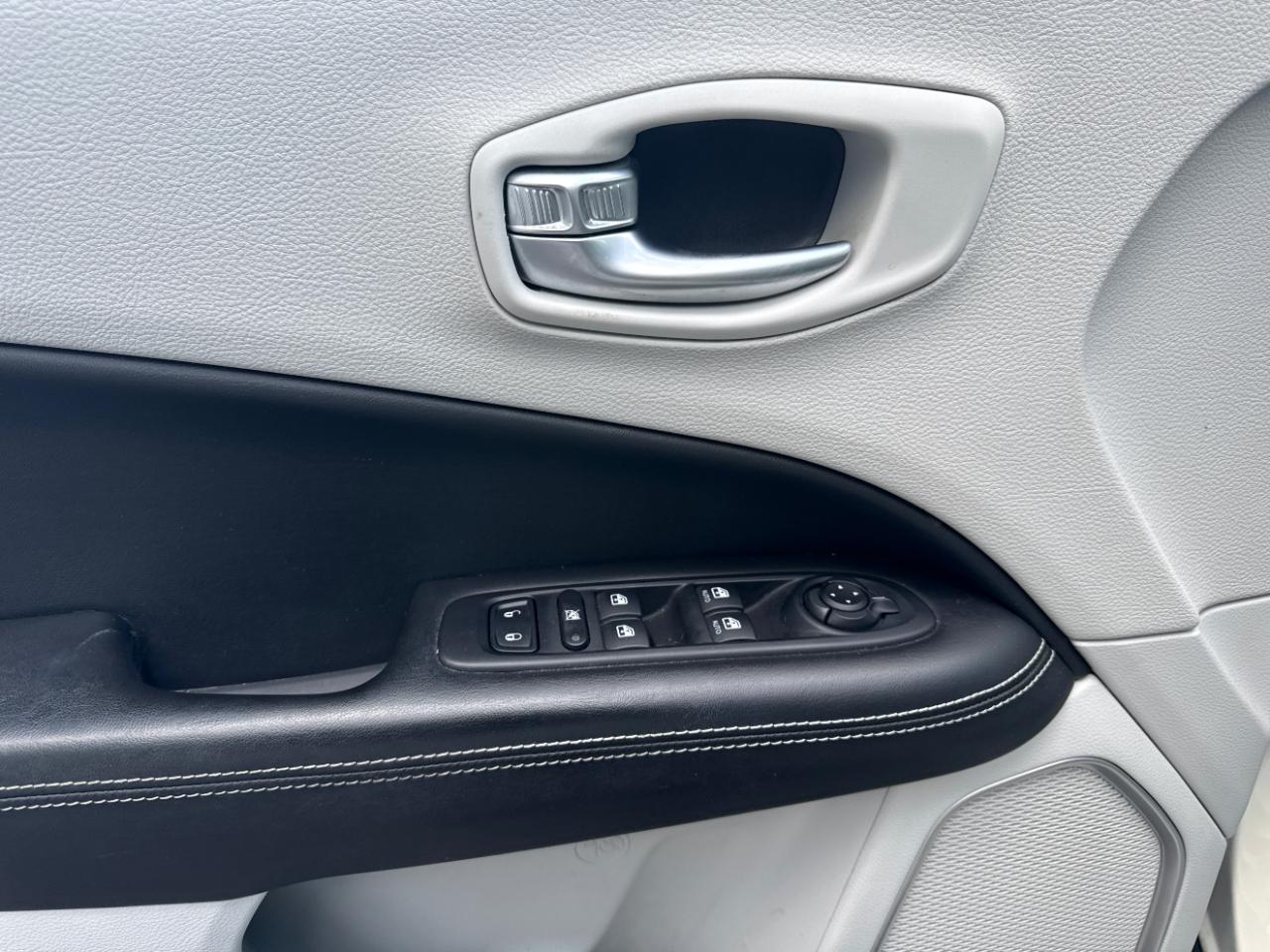 Jeep Compass Latitude w/Sun/Wheel Pkg FWD 2019
