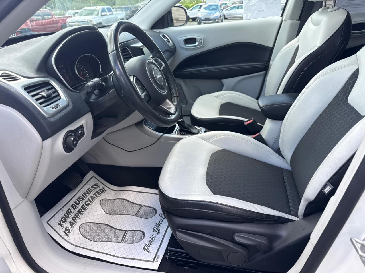 Jeep Compass Latitude w/Sun/Wheel Pkg FWD 2019
