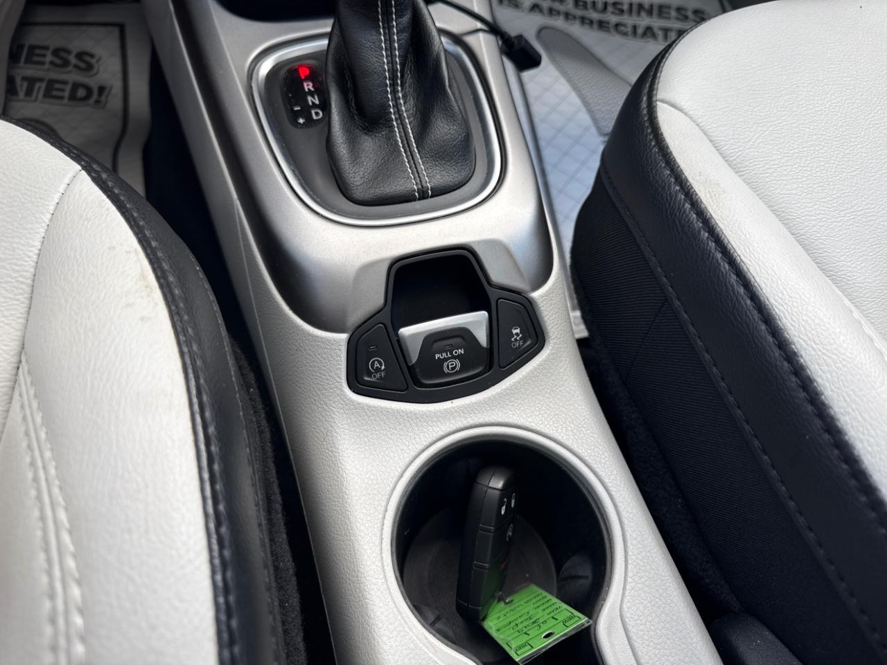 Jeep Compass Latitude w/Sun/Wheel Pkg FWD 2019
