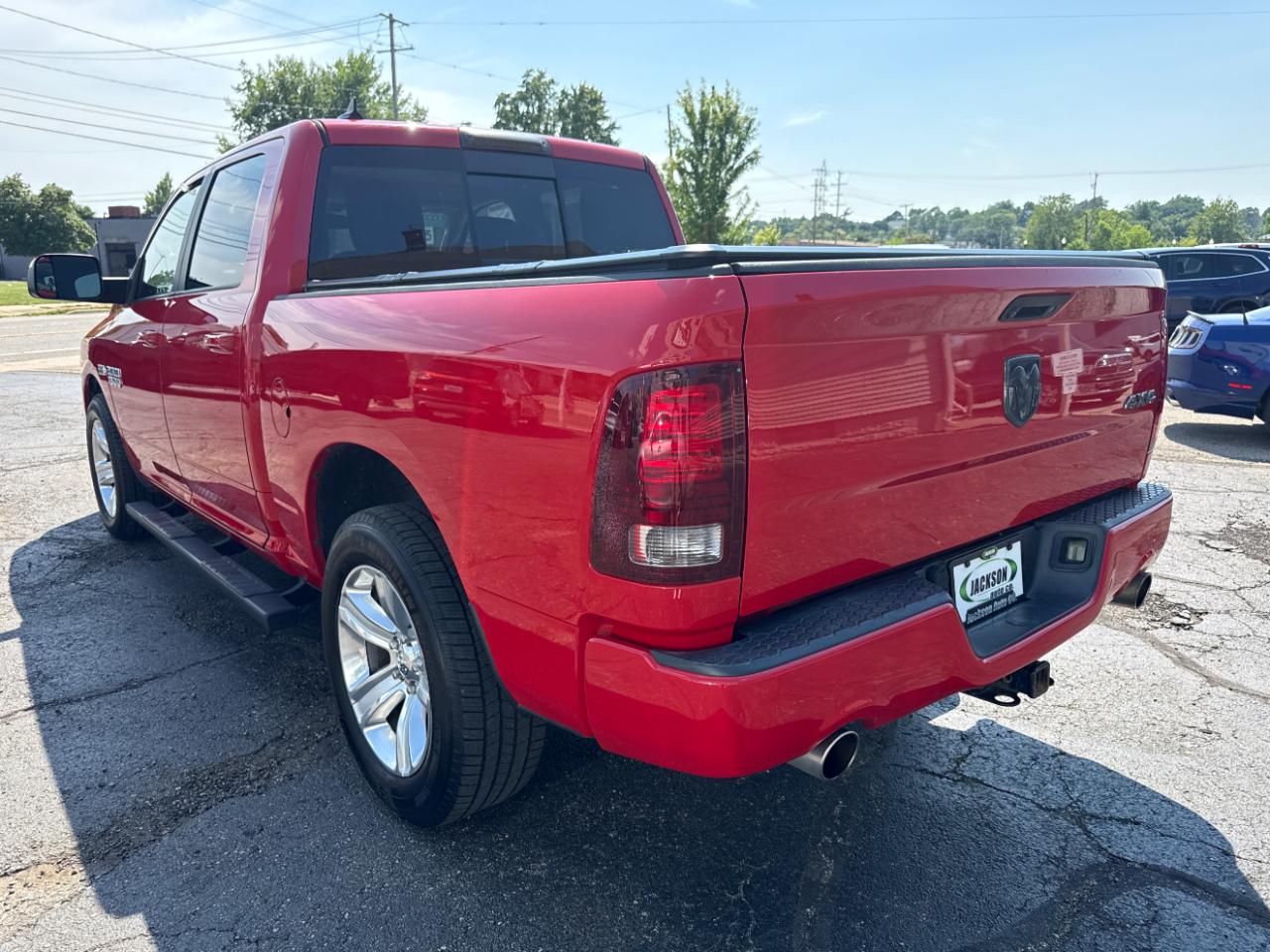 RAM 1500 4WD Crew Cab 140.5" Sport 2015