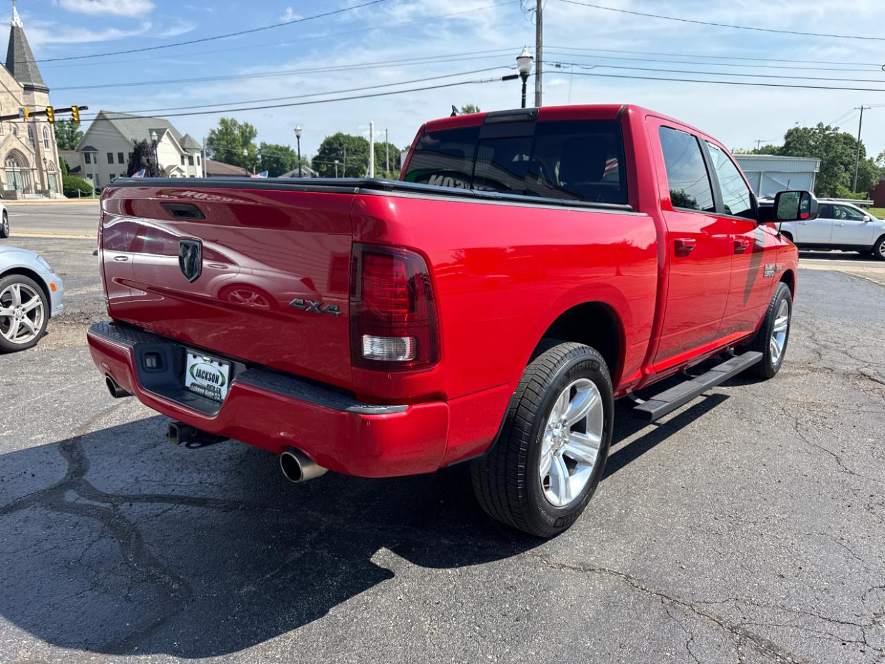 RAM 1500 4WD Crew Cab 140.5" Sport 2015