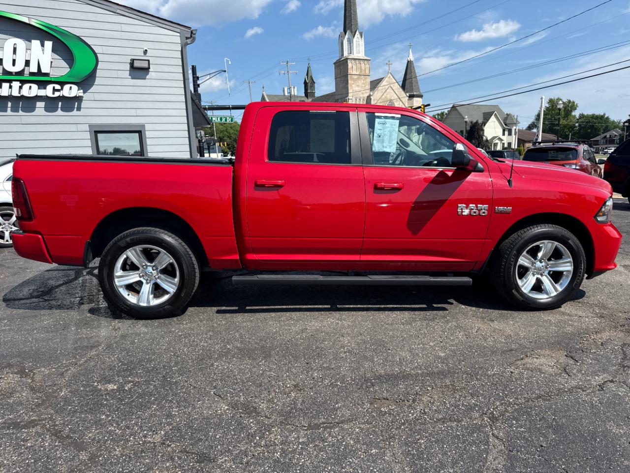 RAM 1500 4WD Crew Cab 140.5" Sport 2015