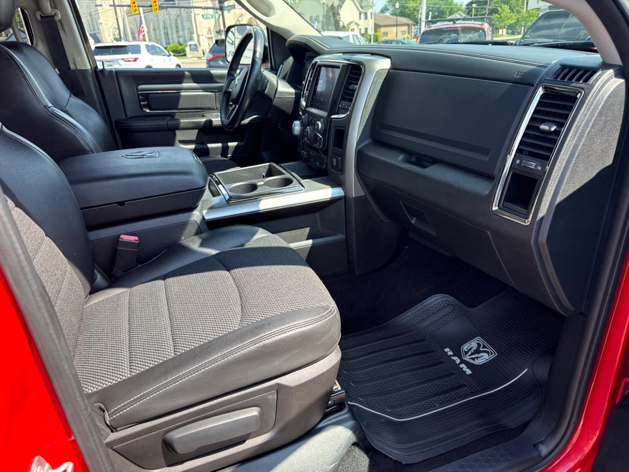 RAM 1500 4WD Crew Cab 140.5" Sport 2015