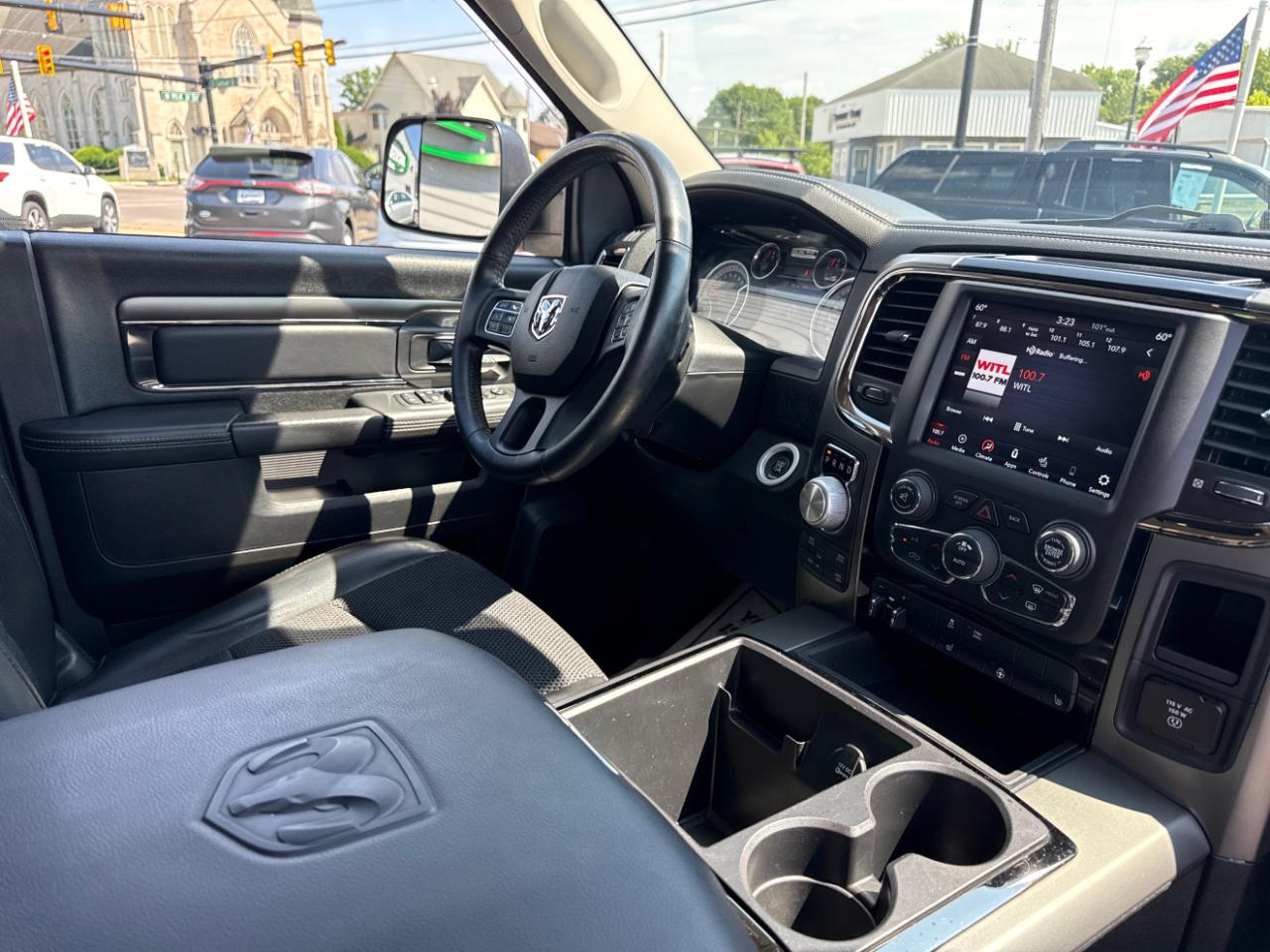 RAM 1500 4WD Crew Cab 140.5" Sport 2015
