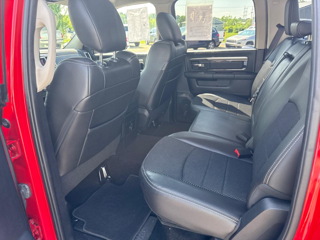 RAM 1500 4WD Crew Cab 140.5" Sport 2015