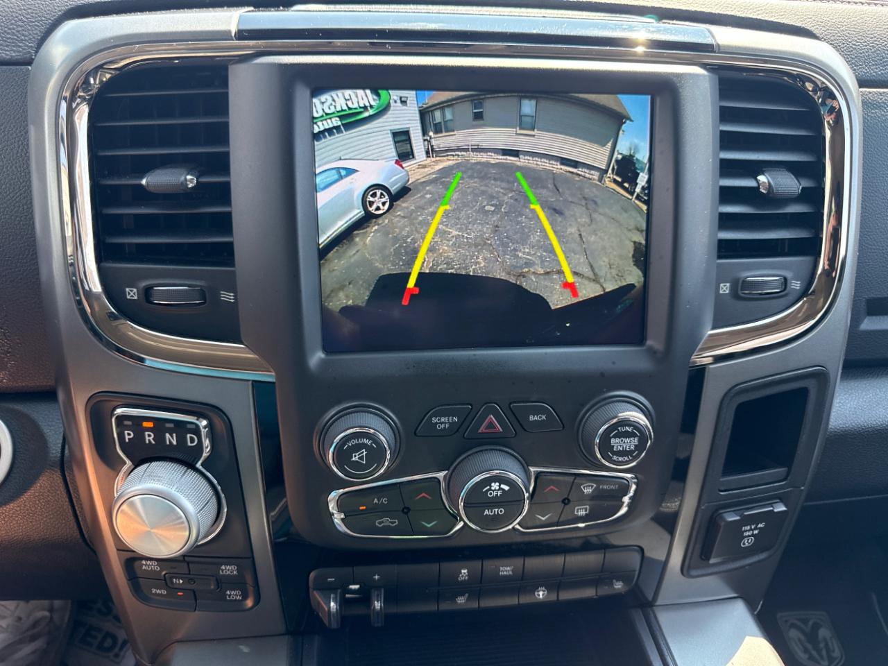 RAM 1500 4WD Crew Cab 140.5" Sport 2015