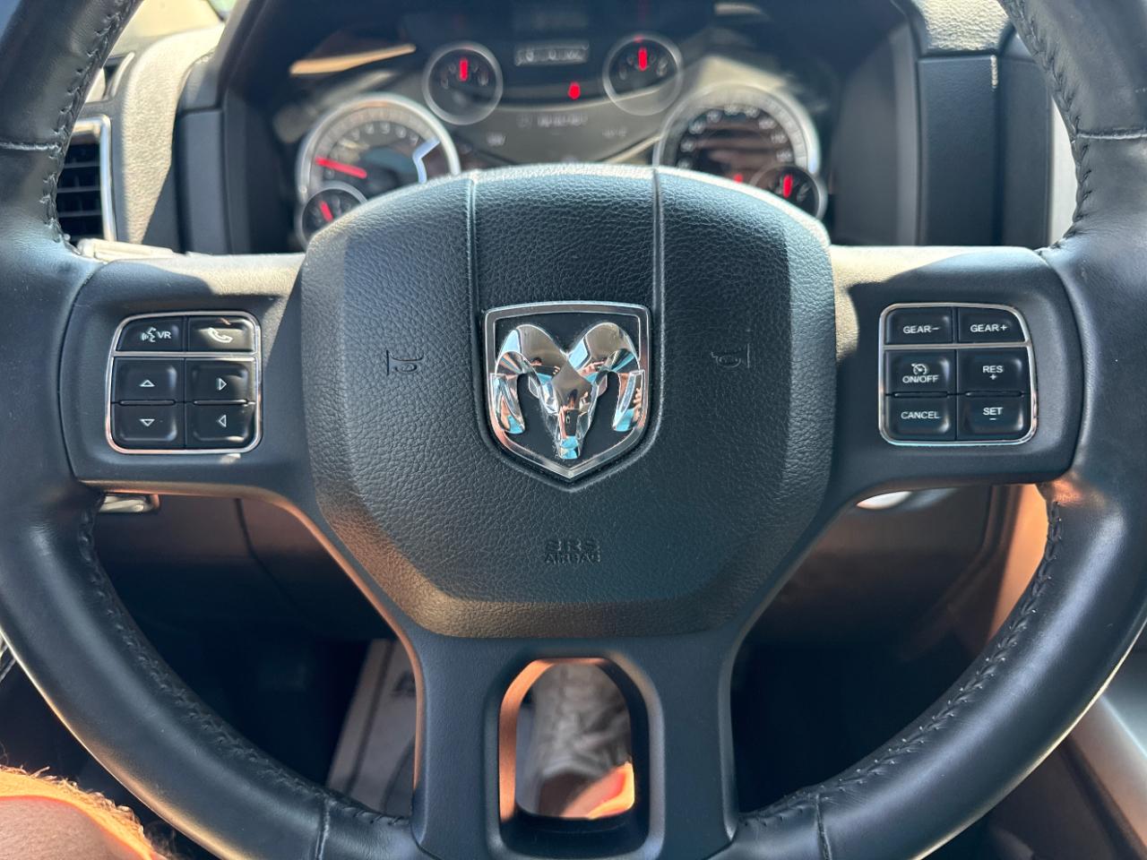 RAM 1500 4WD Crew Cab 140.5" Sport 2015
