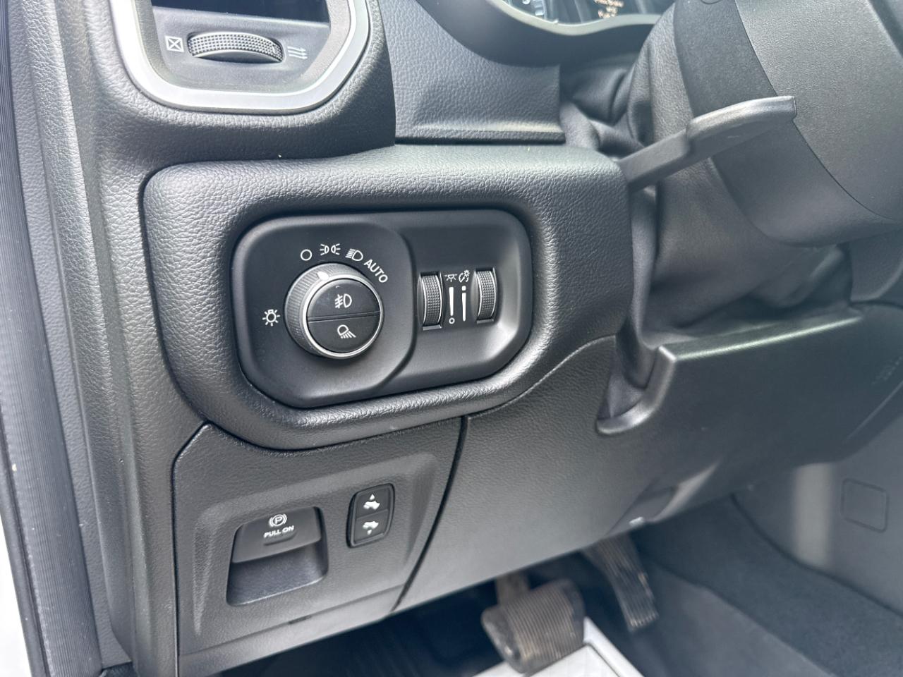 RAM 1500 Big Horn/Lone Star 4x4 Crew Cab 5'7" Box 2019