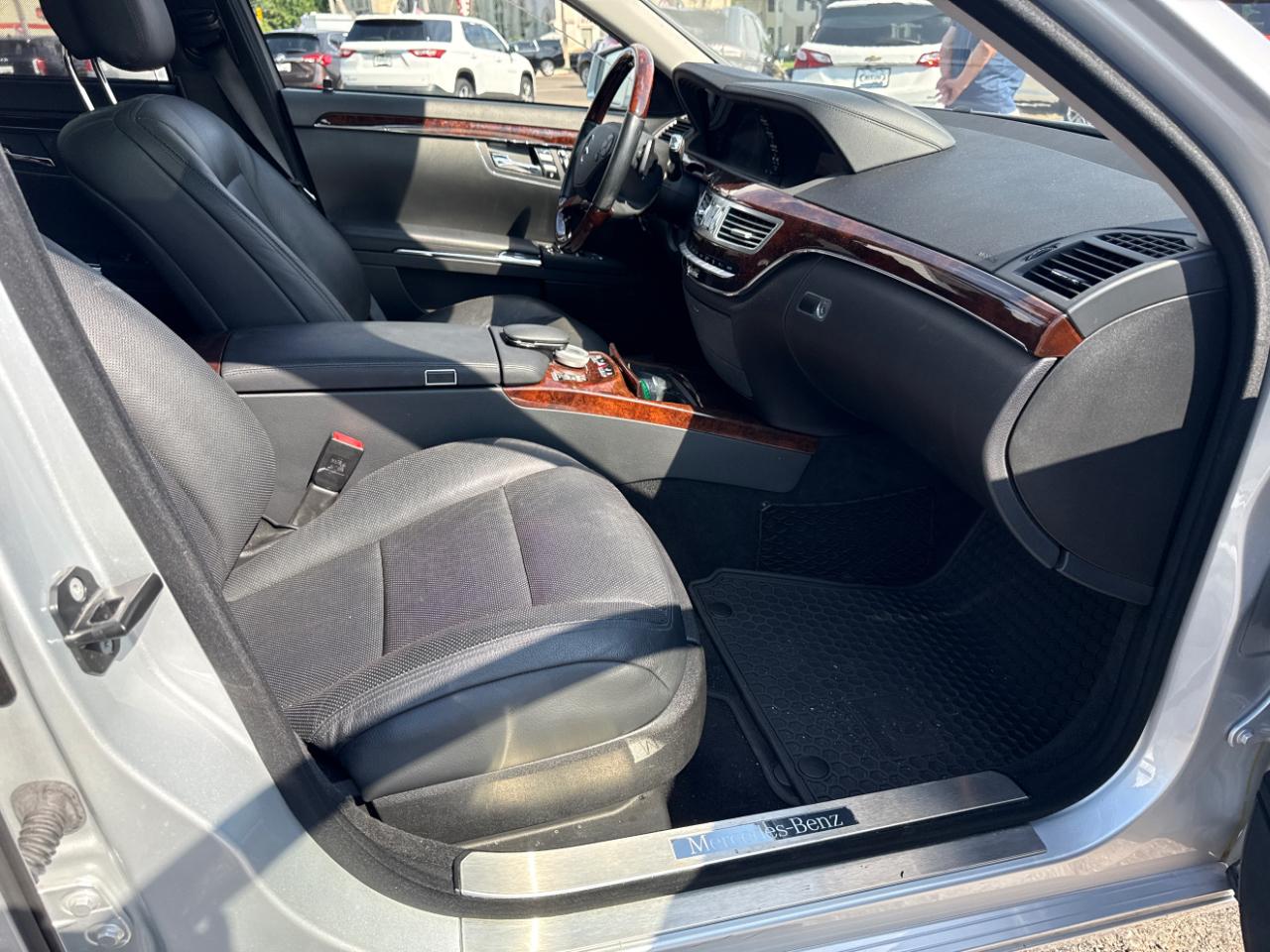 Mercedes-Benz S-Class 4dr Sdn S 550 4MATIC 2013