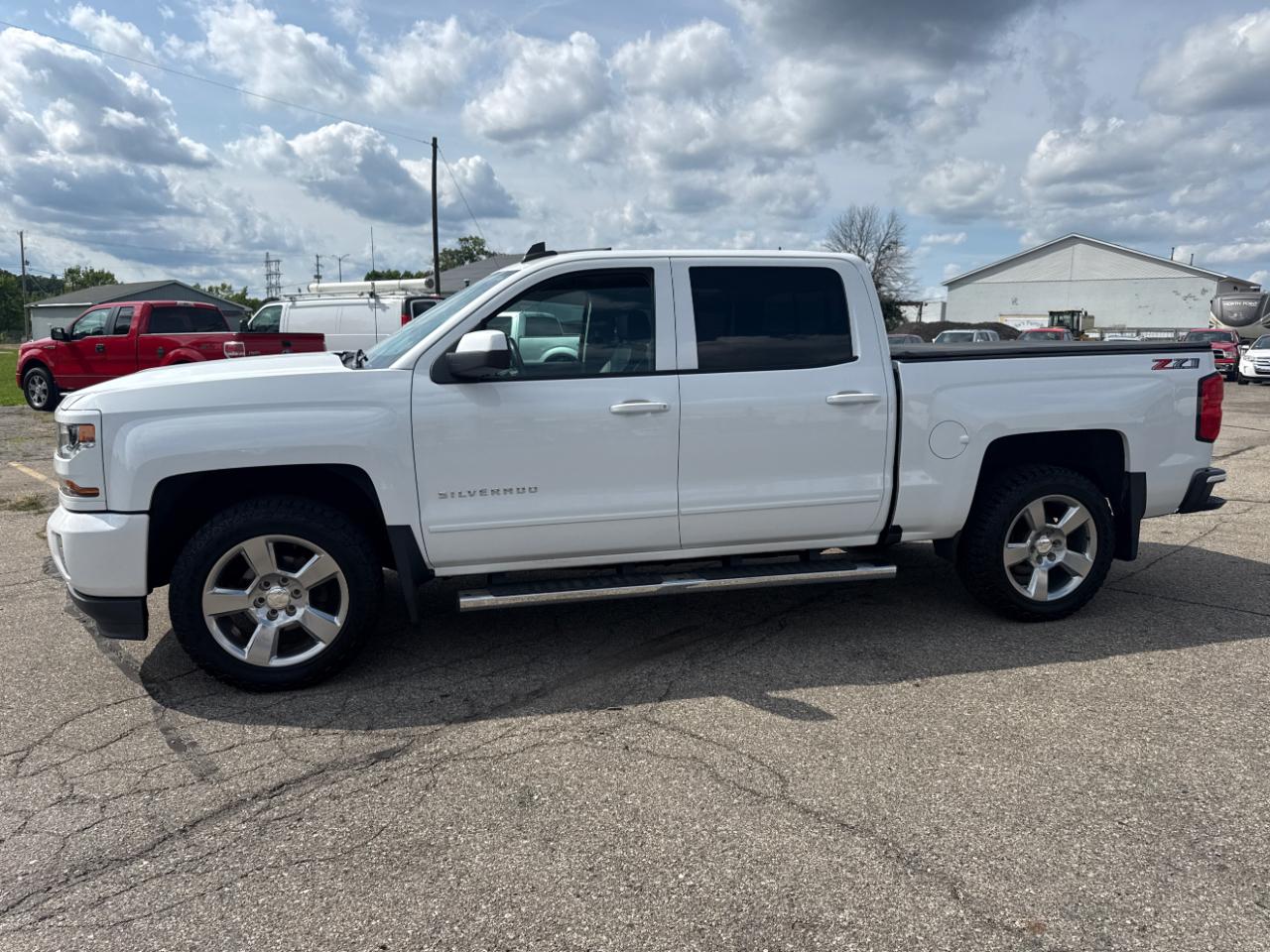 Chevrolet Silverado 1500 4WD Crew Cab 143.5" LT w/2LT 2018