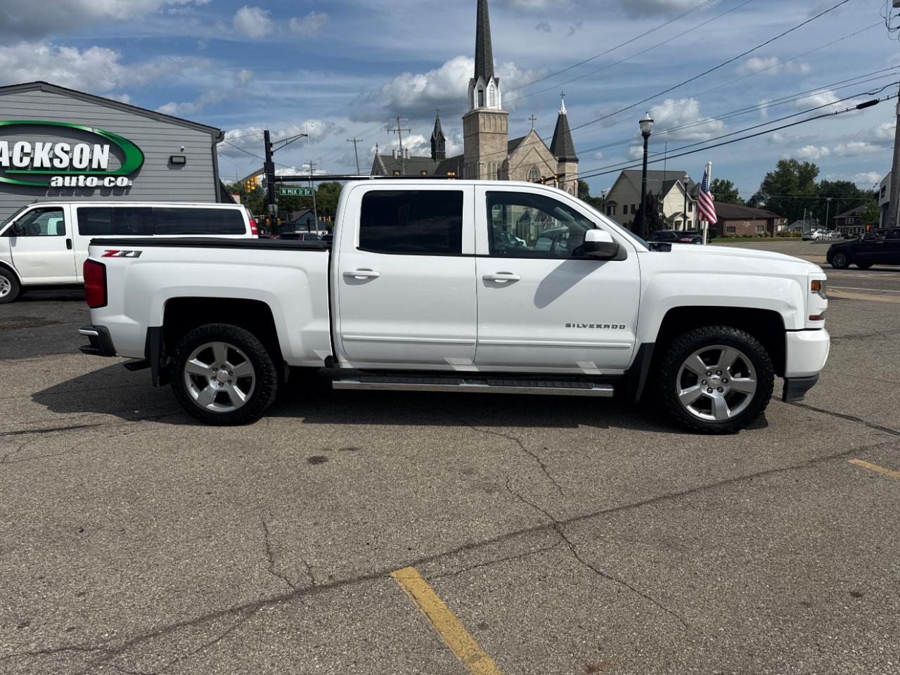 Chevrolet Silverado 1500 4WD Crew Cab 143.5" LT w/2LT 2018