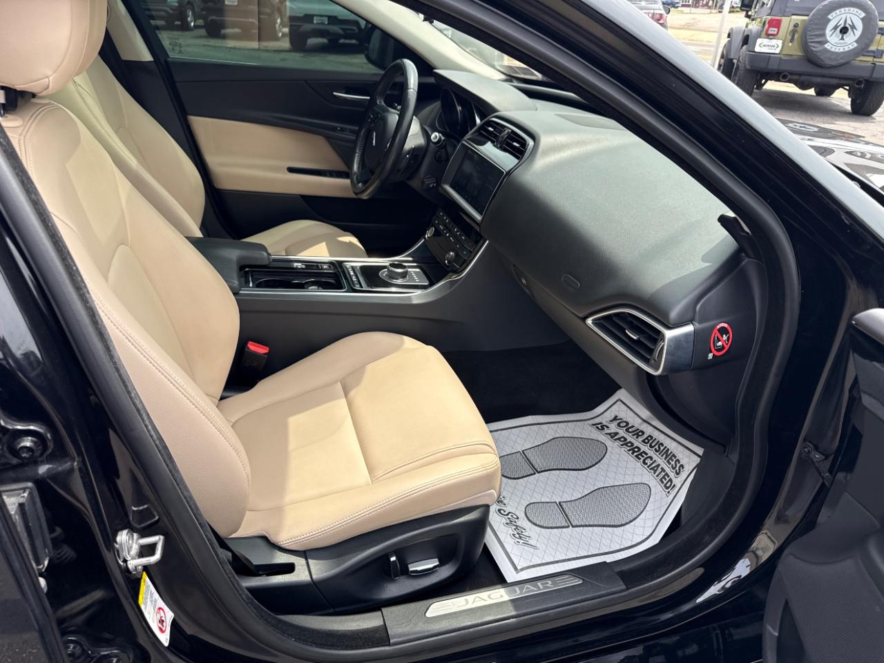 Jaguar XE 25t Premium AWD 2019
