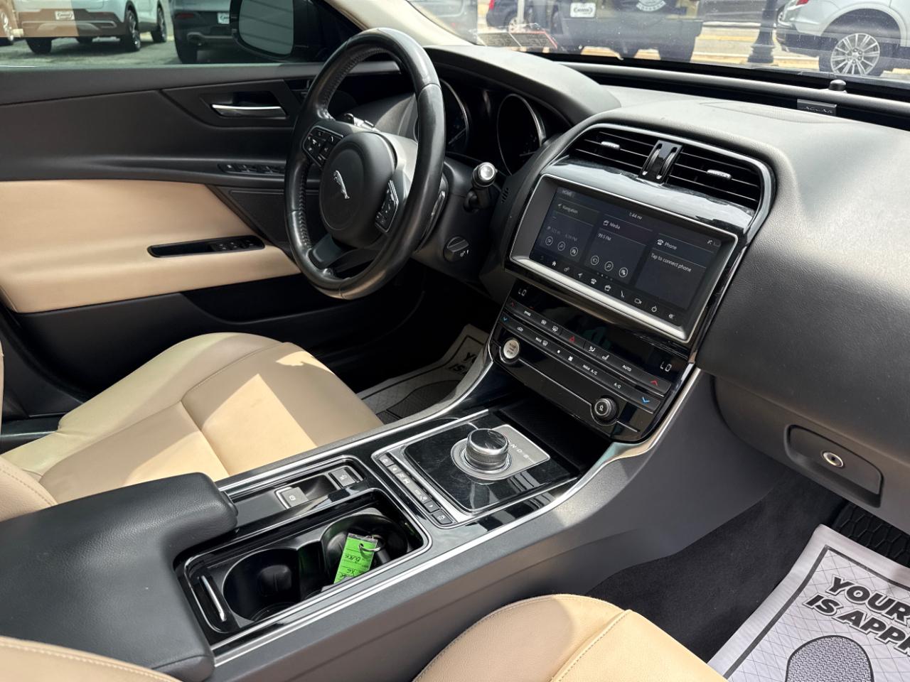 Jaguar XE 25t Premium AWD 2019