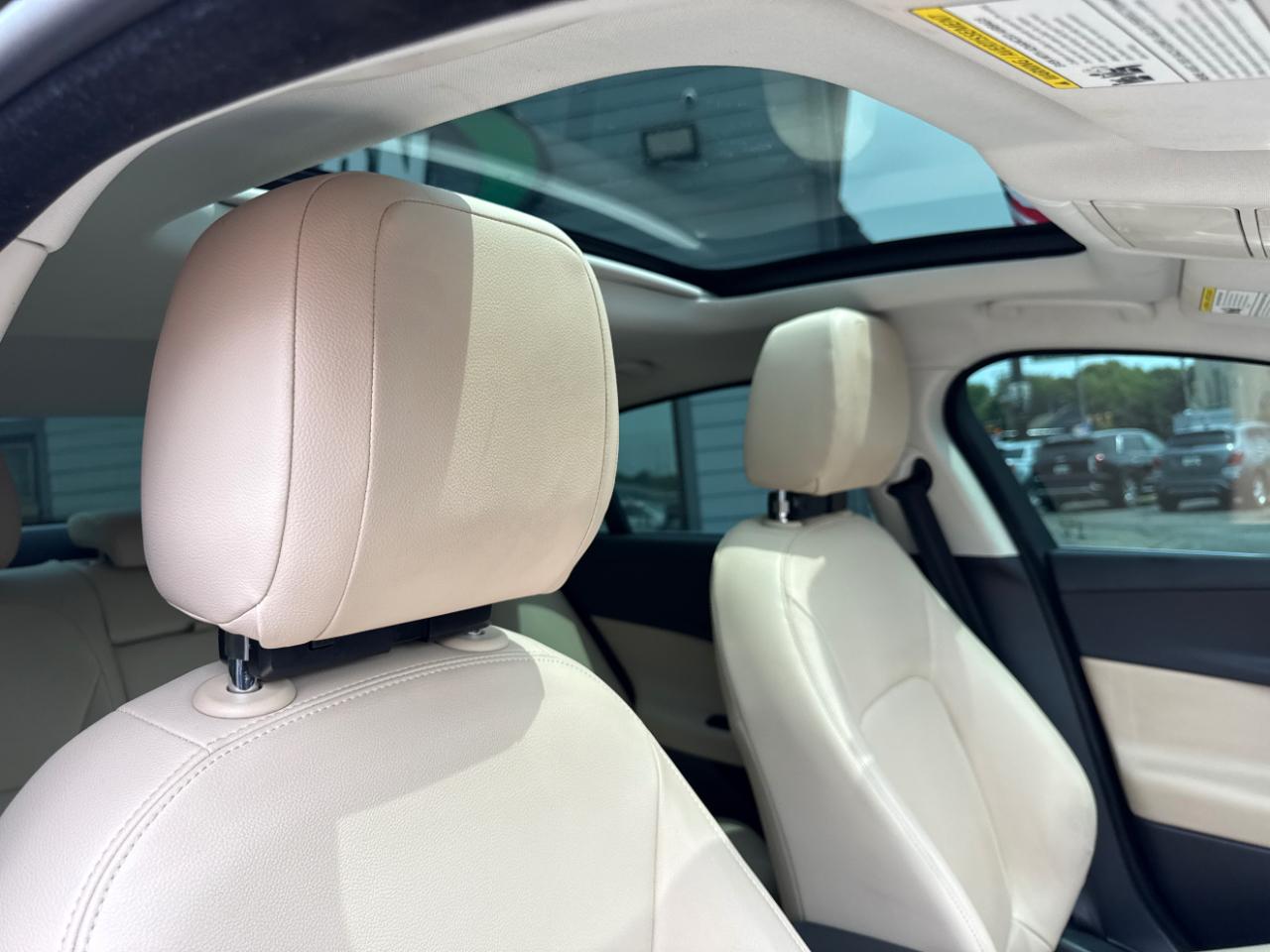 Jaguar XE 25t Premium AWD 2019