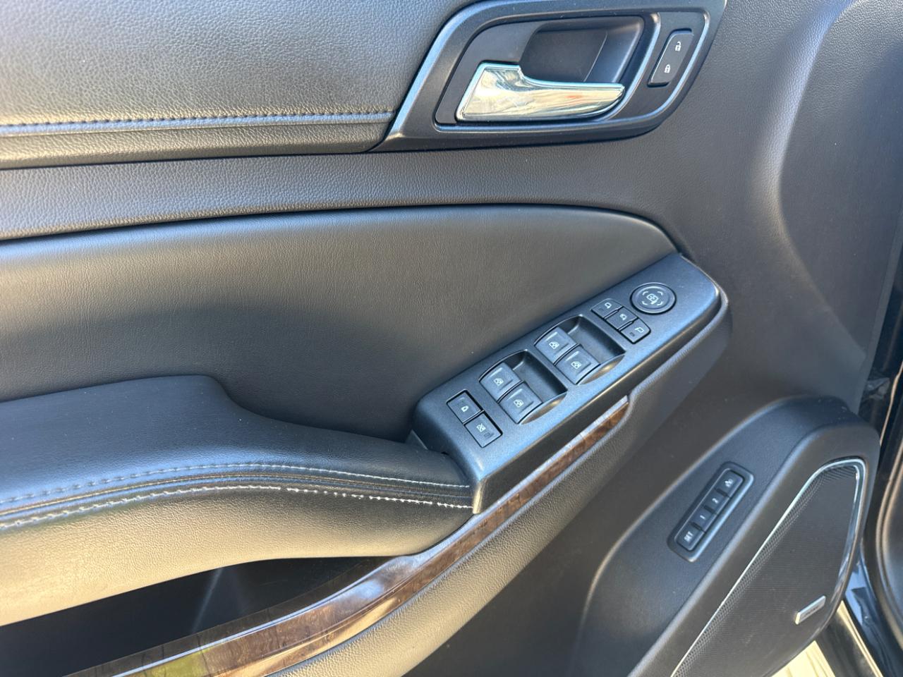 Chevrolet Suburban 4WD 4dr LT 2015