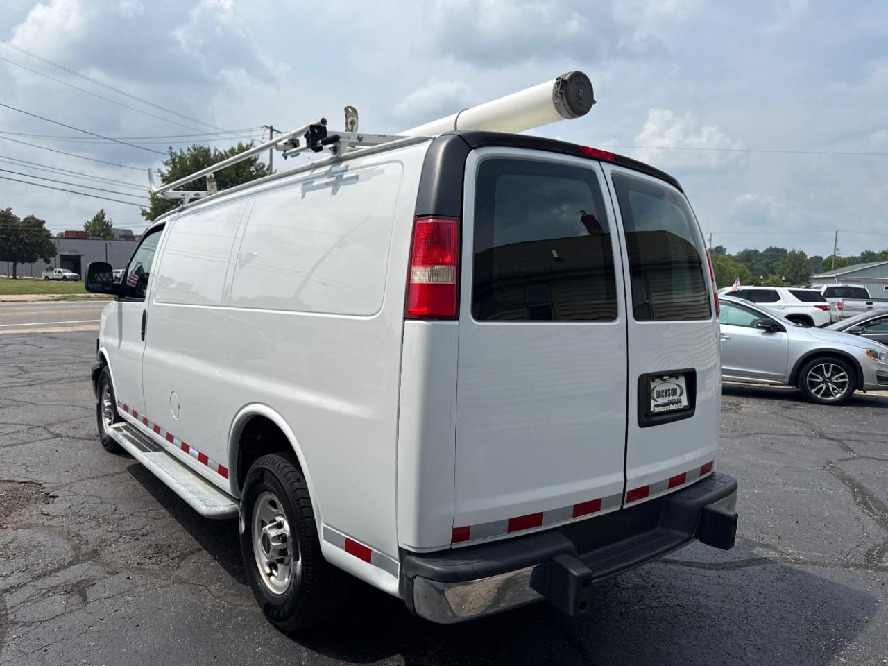 GMC Savana Cargo Van RWD 2500 135" 2015