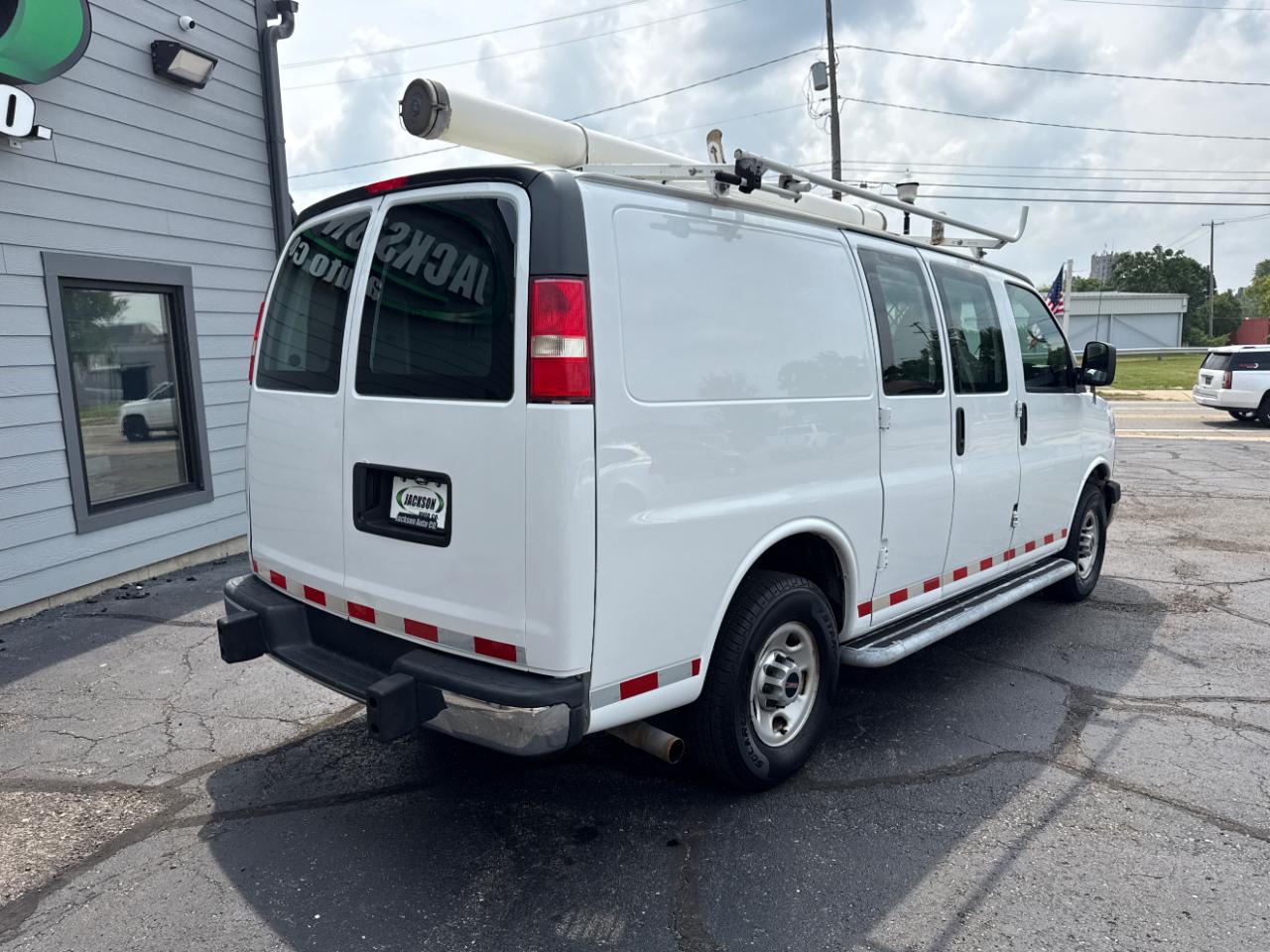 GMC Savana Cargo Van RWD 2500 135" 2015