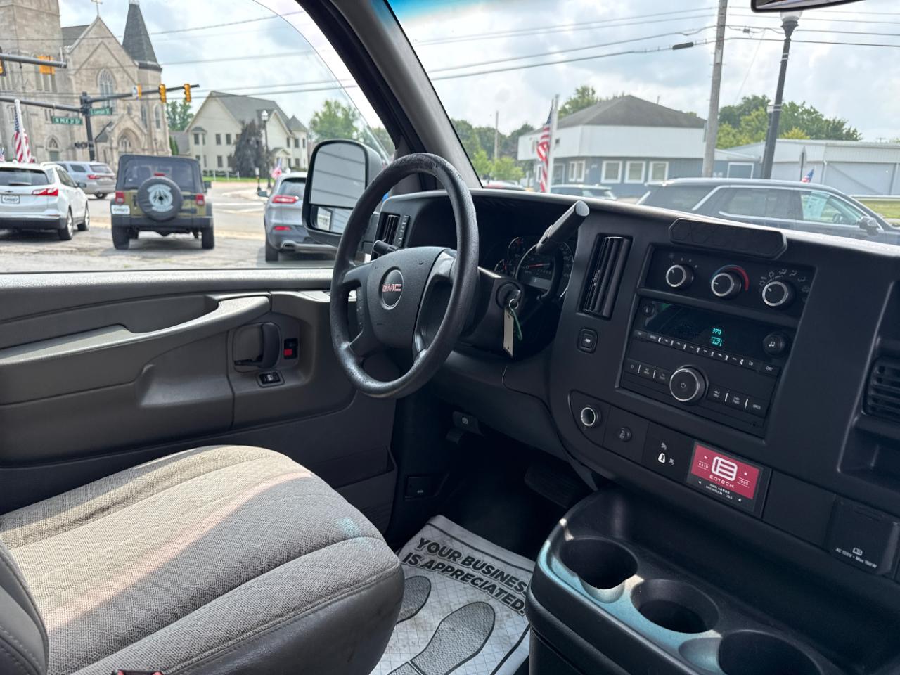 GMC Savana Cargo Van RWD 2500 135" 2015