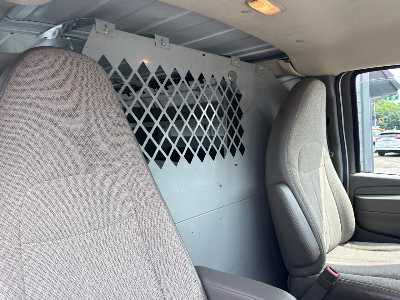 GMC Savana Cargo Van RWD 2500 135" 2015