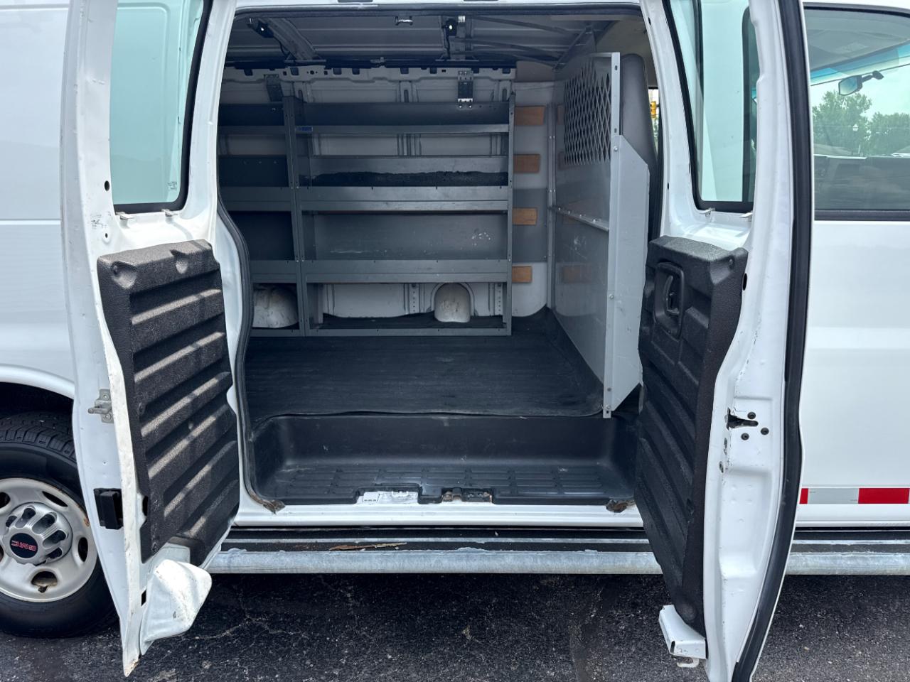 GMC Savana Cargo Van RWD 2500 135" 2015