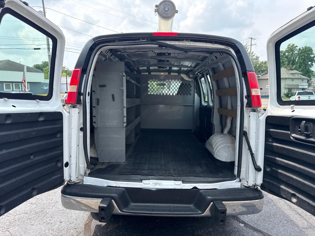 GMC Savana Cargo Van RWD 2500 135" 2015