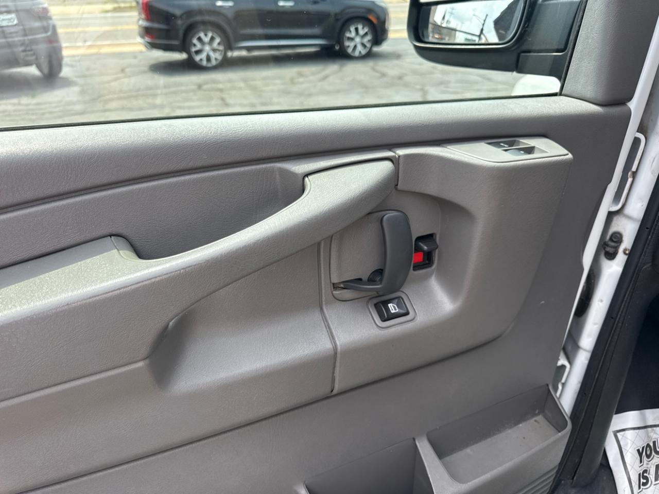 GMC Savana Cargo Van RWD 2500 135" 2015