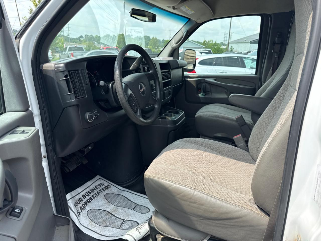 GMC Savana Cargo Van RWD 2500 135" 2015