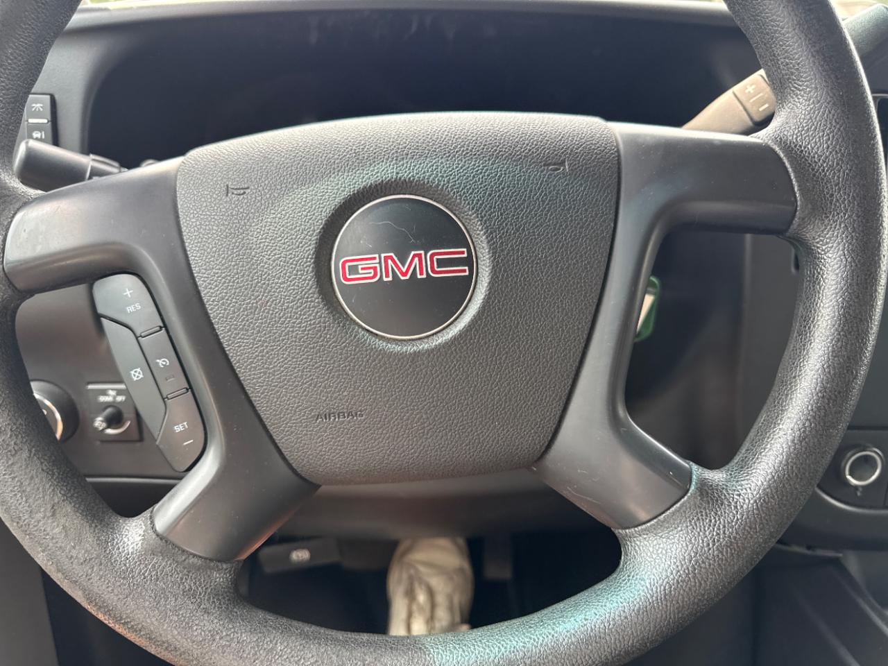 GMC Savana Cargo Van RWD 2500 135" 2015