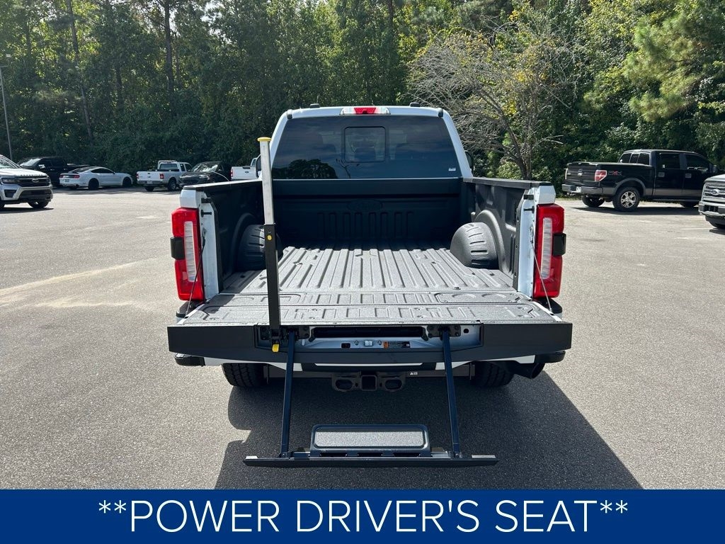 Ford F-250 SD XL Crew Cab 4WD 2024 Ford F-250 SD XL Crew Cab 4WD 2024