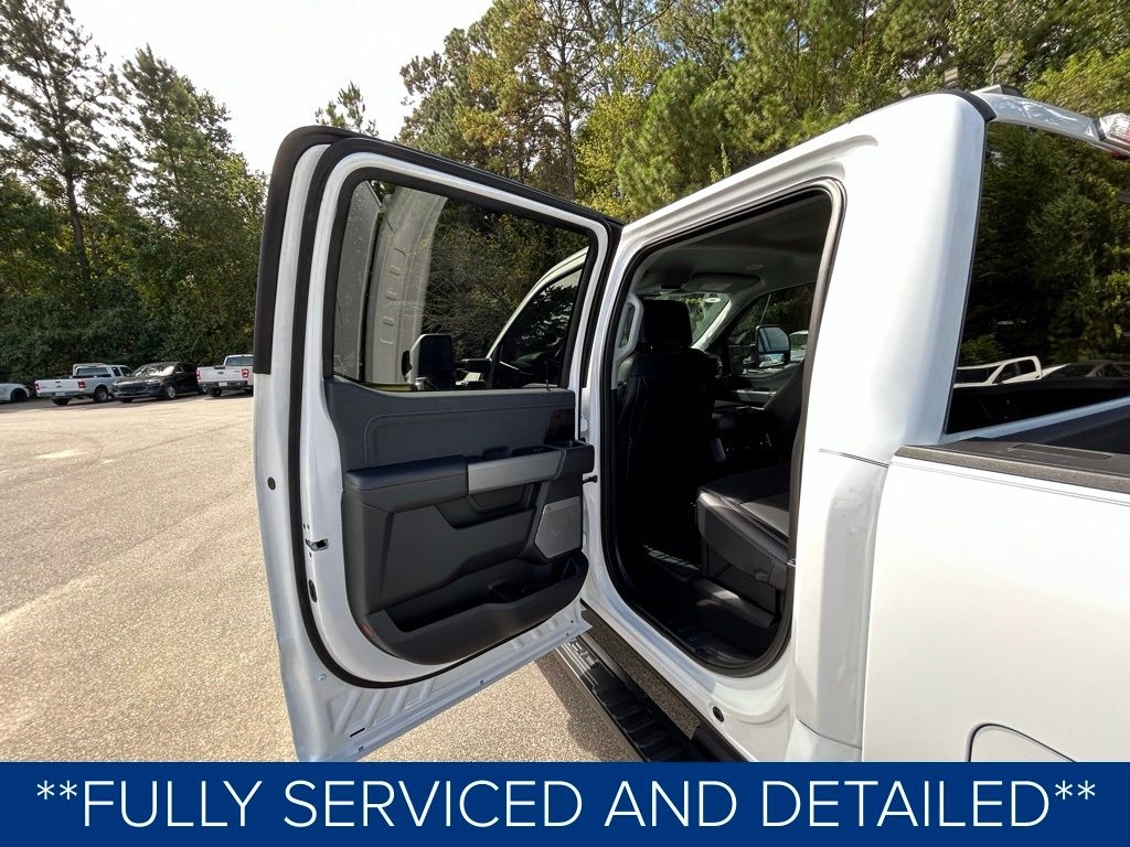 Ford F-250 SD XL Crew Cab 4WD 2024 Ford F-250 SD XL Crew Cab 4WD 2024
