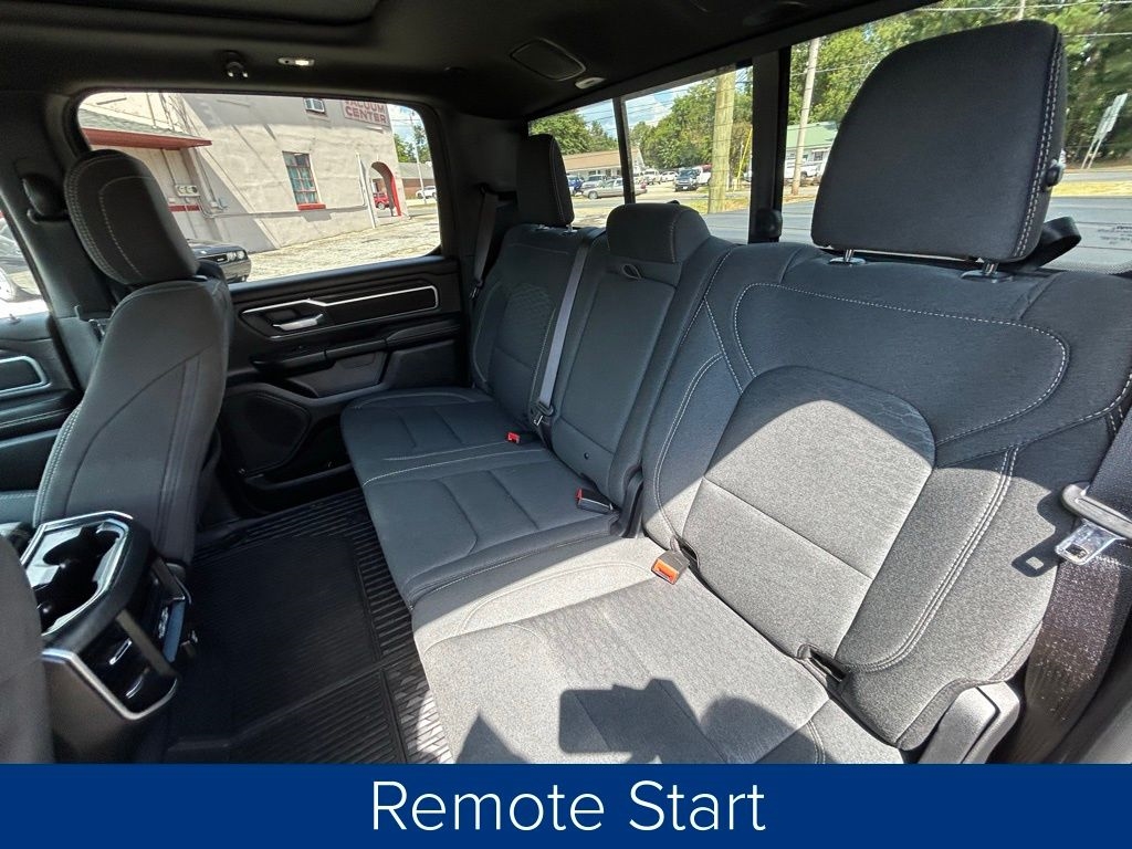 RAM 1500 Big Horn Crew Cab SWB 4WD 2025 RAM 1500 Big Horn Crew Cab SWB 4WD 2025