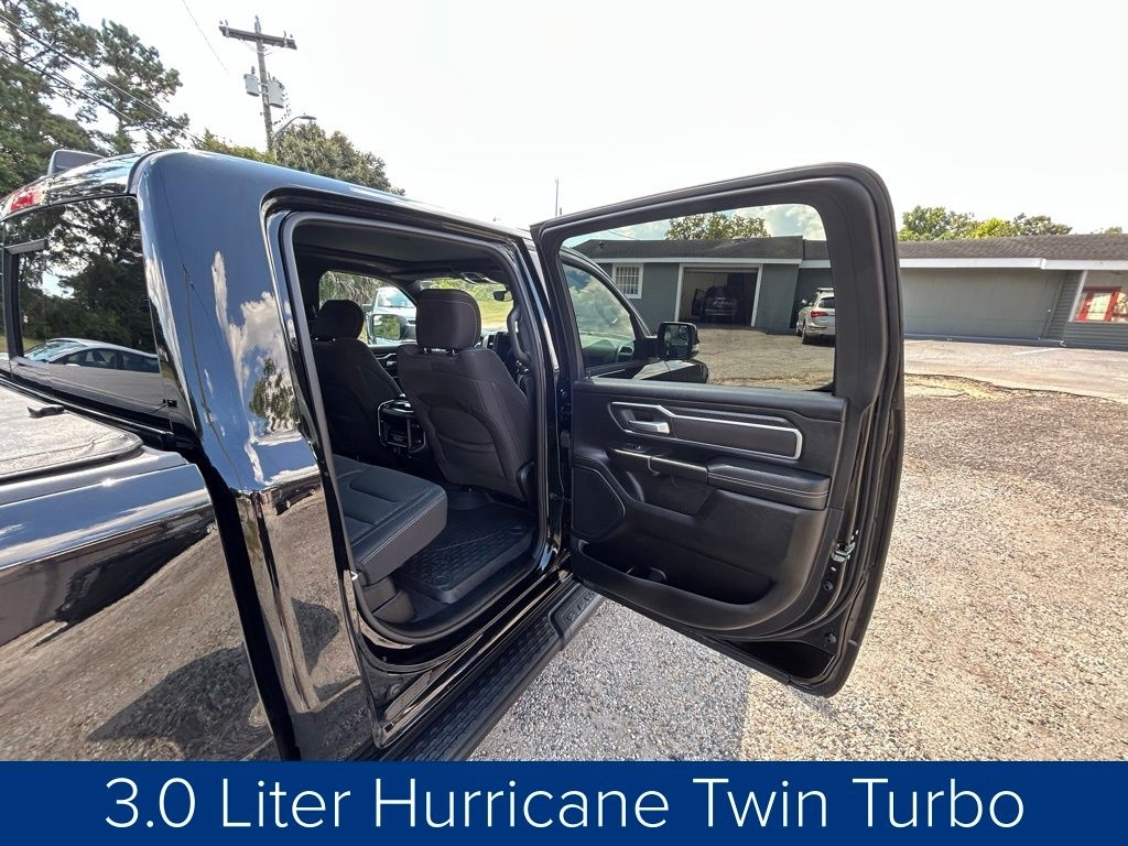 RAM 1500 Big Horn Crew Cab SWB 4WD 2025 RAM 1500 Big Horn Crew Cab SWB 4WD 2025