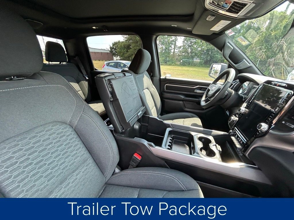 RAM 1500 Big Horn Crew Cab SWB 4WD 2025 RAM 1500 Big Horn Crew Cab SWB 4WD 2025